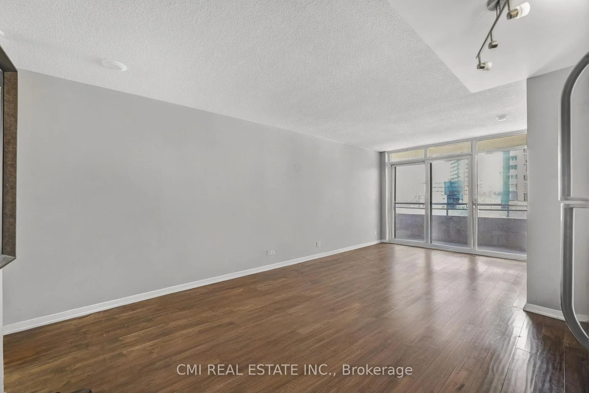 Photo 7 of Unit 725, 38 Joe Shuster Way, Toronto, South Parkdale — HOMEH