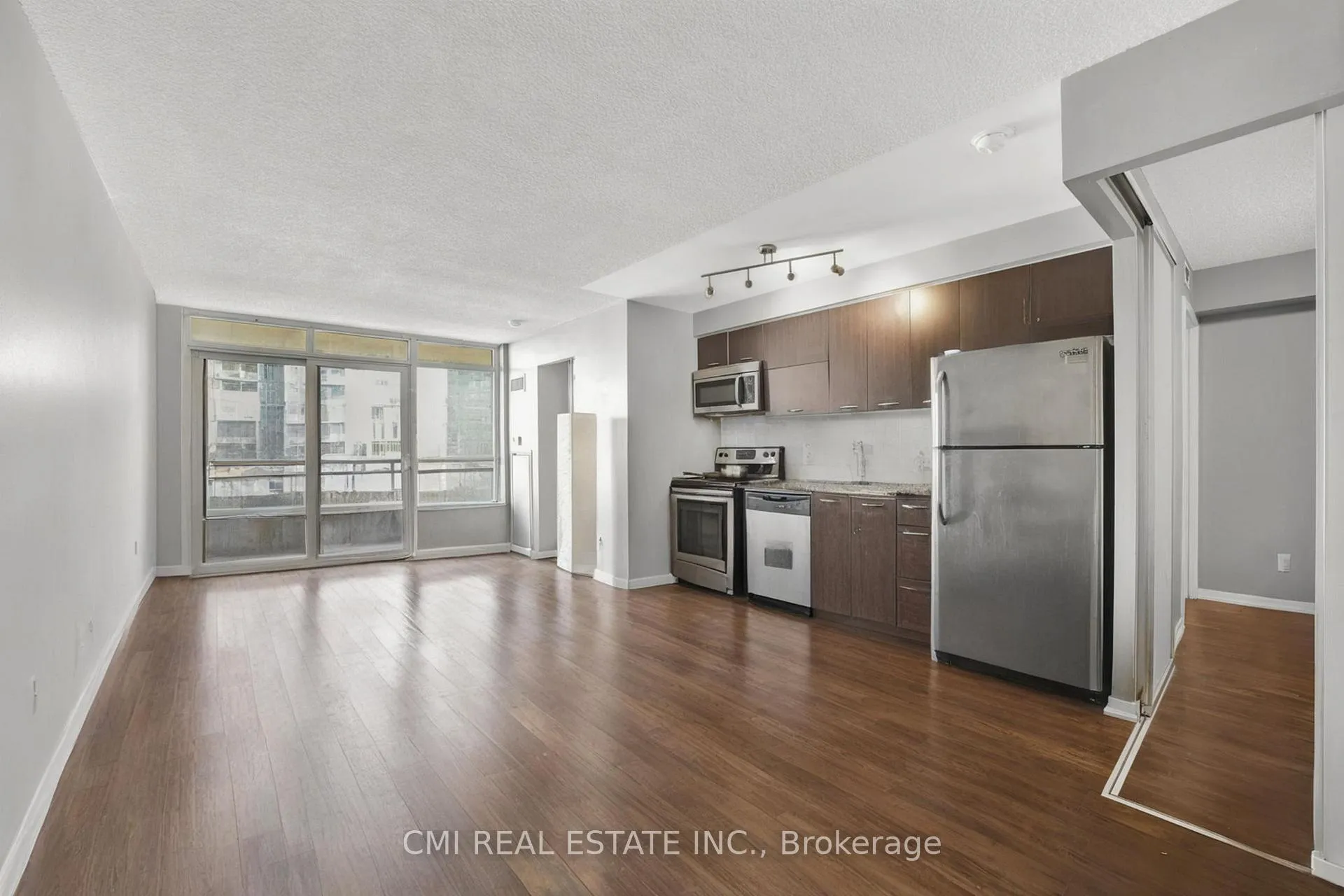 Photo 9 of Unit 725, 38 Joe Shuster Way, Toronto, South Parkdale — HOMEH