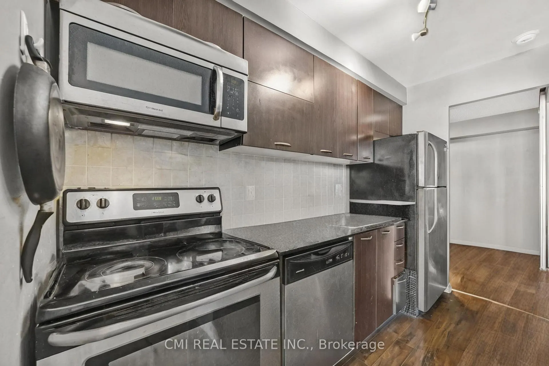 Photo 10 of Unit 725, 38 Joe Shuster Way, Toronto, South Parkdale — HOMEH