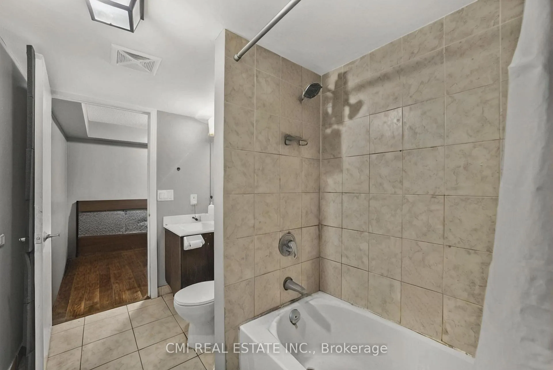 Photo 22 of Unit 725, 38 Joe Shuster Way, Toronto, South Parkdale — HOMEH