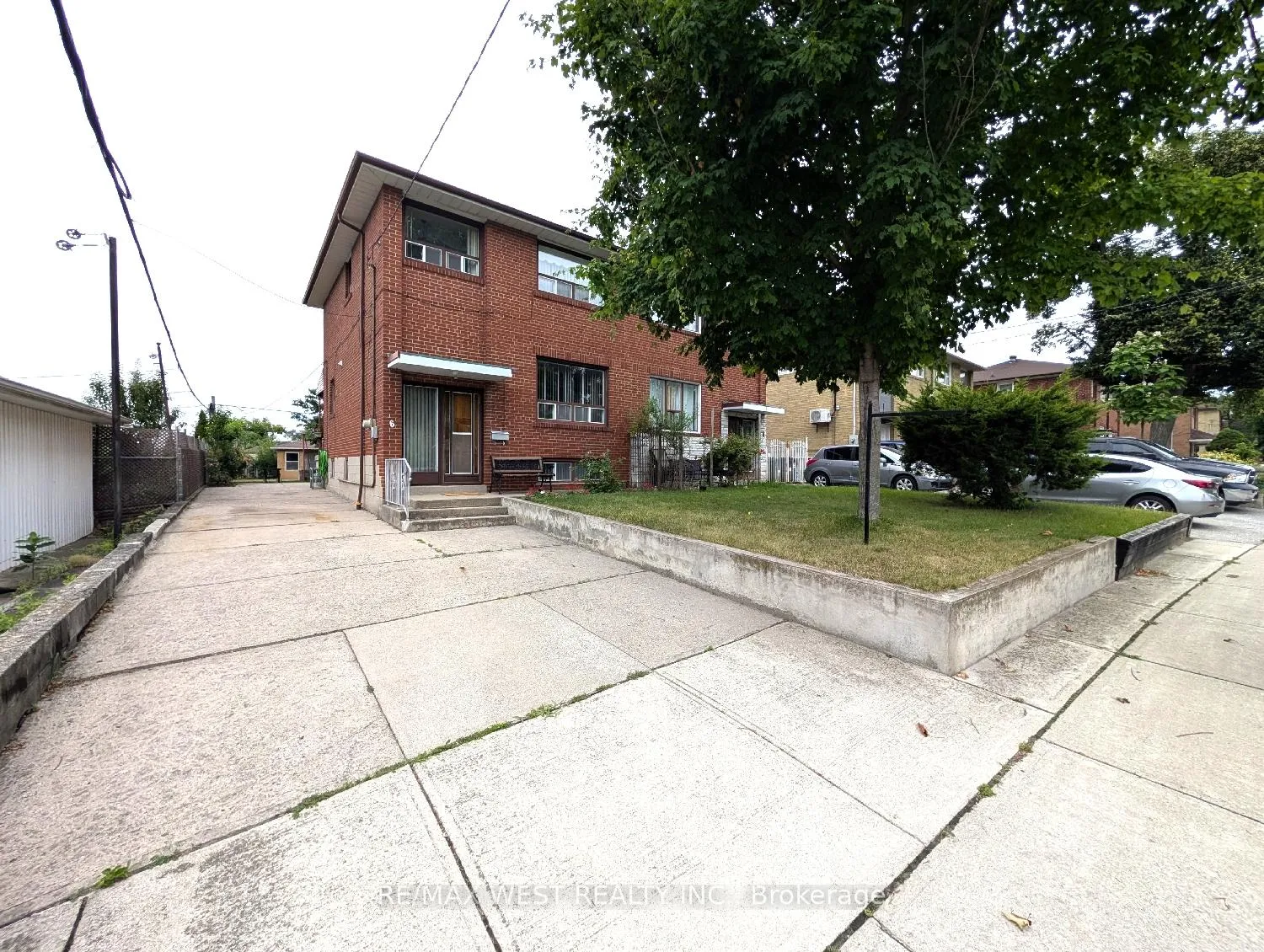 Photo 2 of 6 Dalrymple Drive, Toronto, Rockcliffe-Smythe — HOMEH
