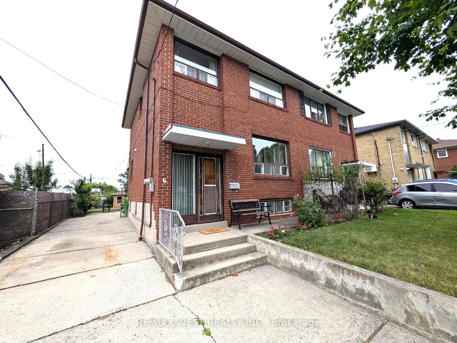 Photo 3 of 6 Dalrymple Drive, Toronto, Rockcliffe-Smythe — HOMEH
