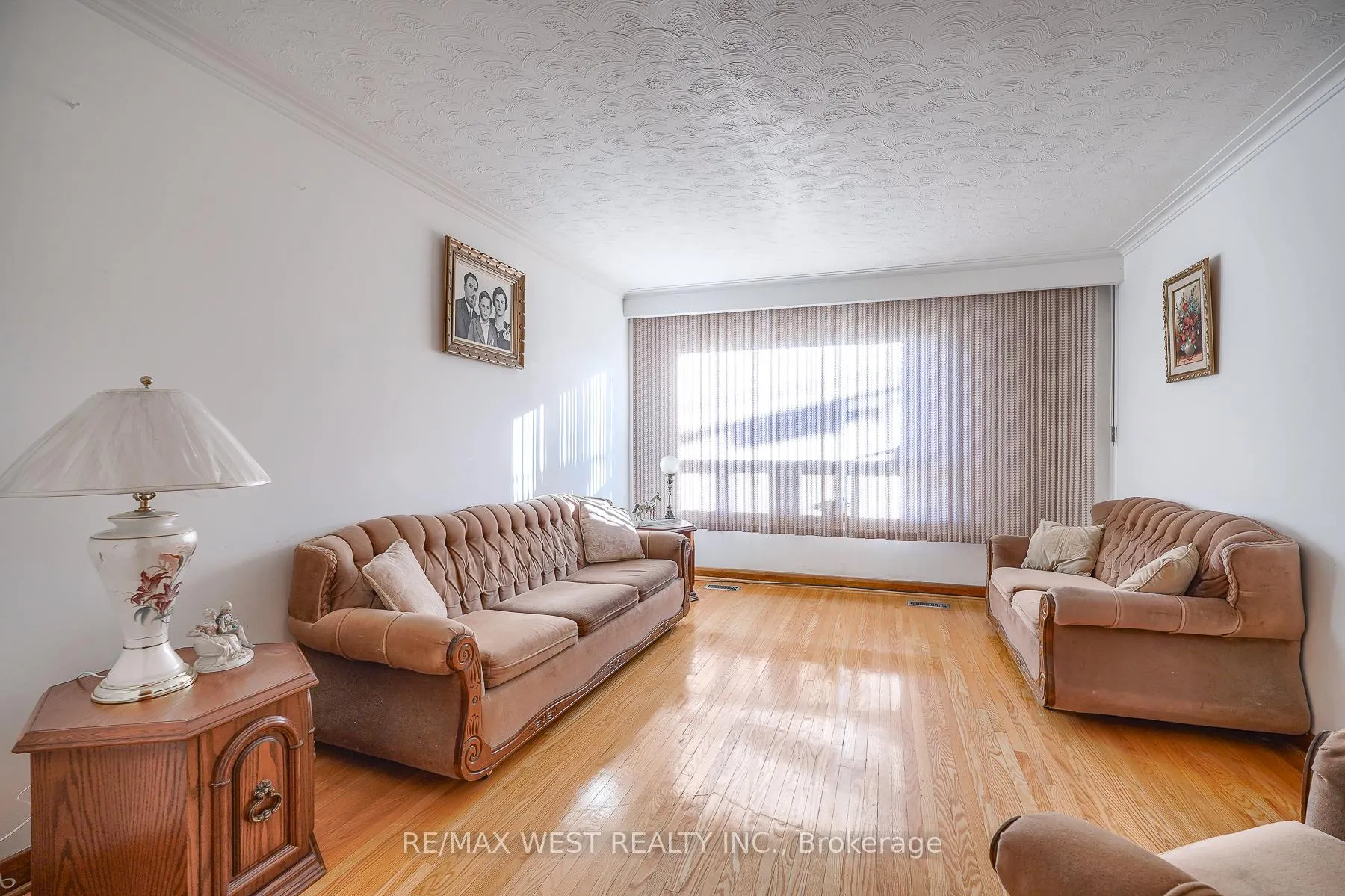 Photo 6 of 6 Dalrymple Drive, Toronto, Rockcliffe-Smythe — HOMEH
