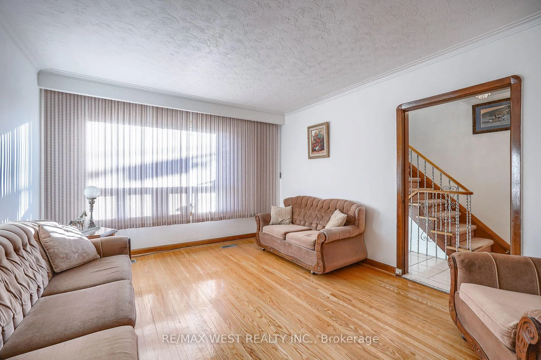 Photo 7 of 6 Dalrymple Drive, Toronto, Rockcliffe-Smythe — HOMEH