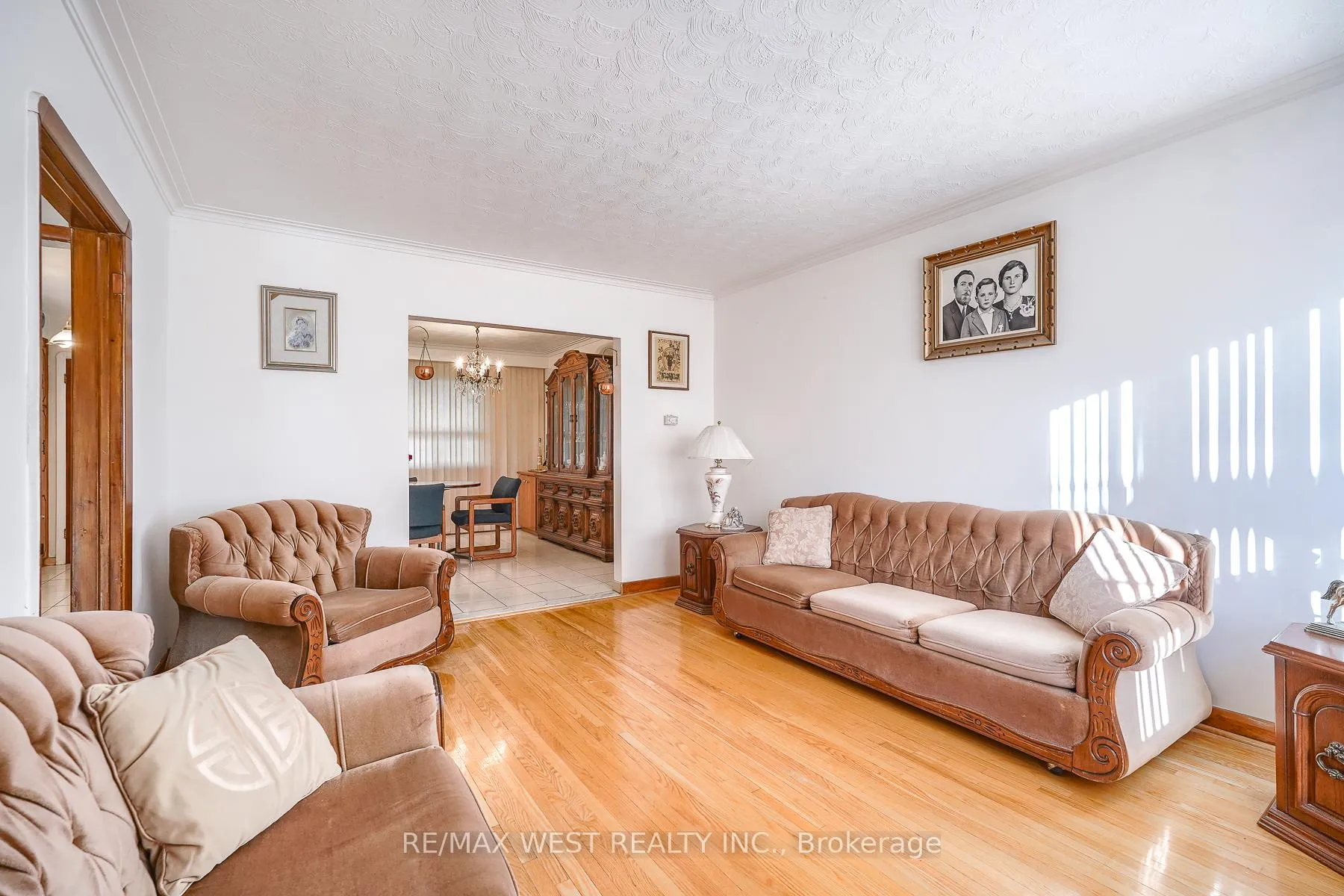 Photo 8 of 6 Dalrymple Drive, Toronto, Rockcliffe-Smythe — HOMEH