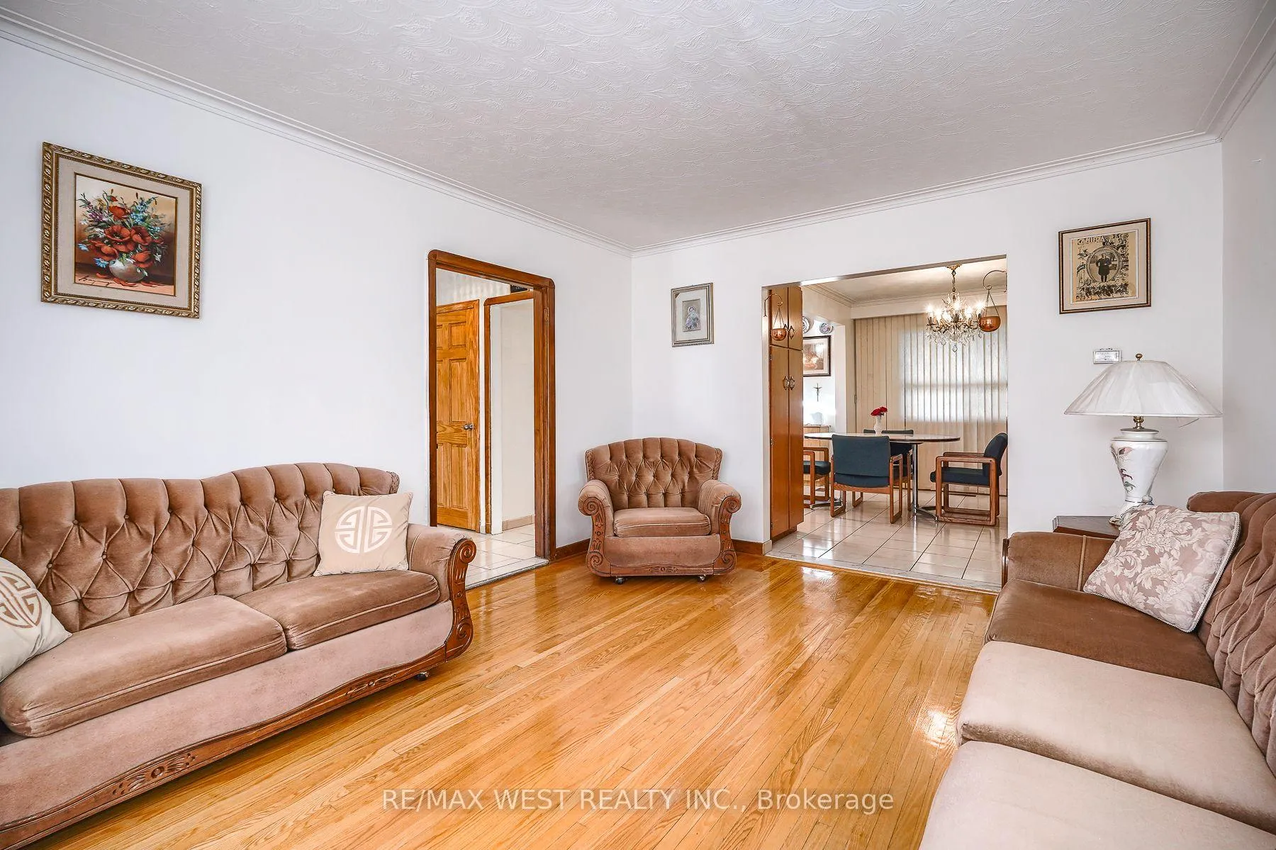 Photo 9 of 6 Dalrymple Drive, Toronto, Rockcliffe-Smythe — HOMEH