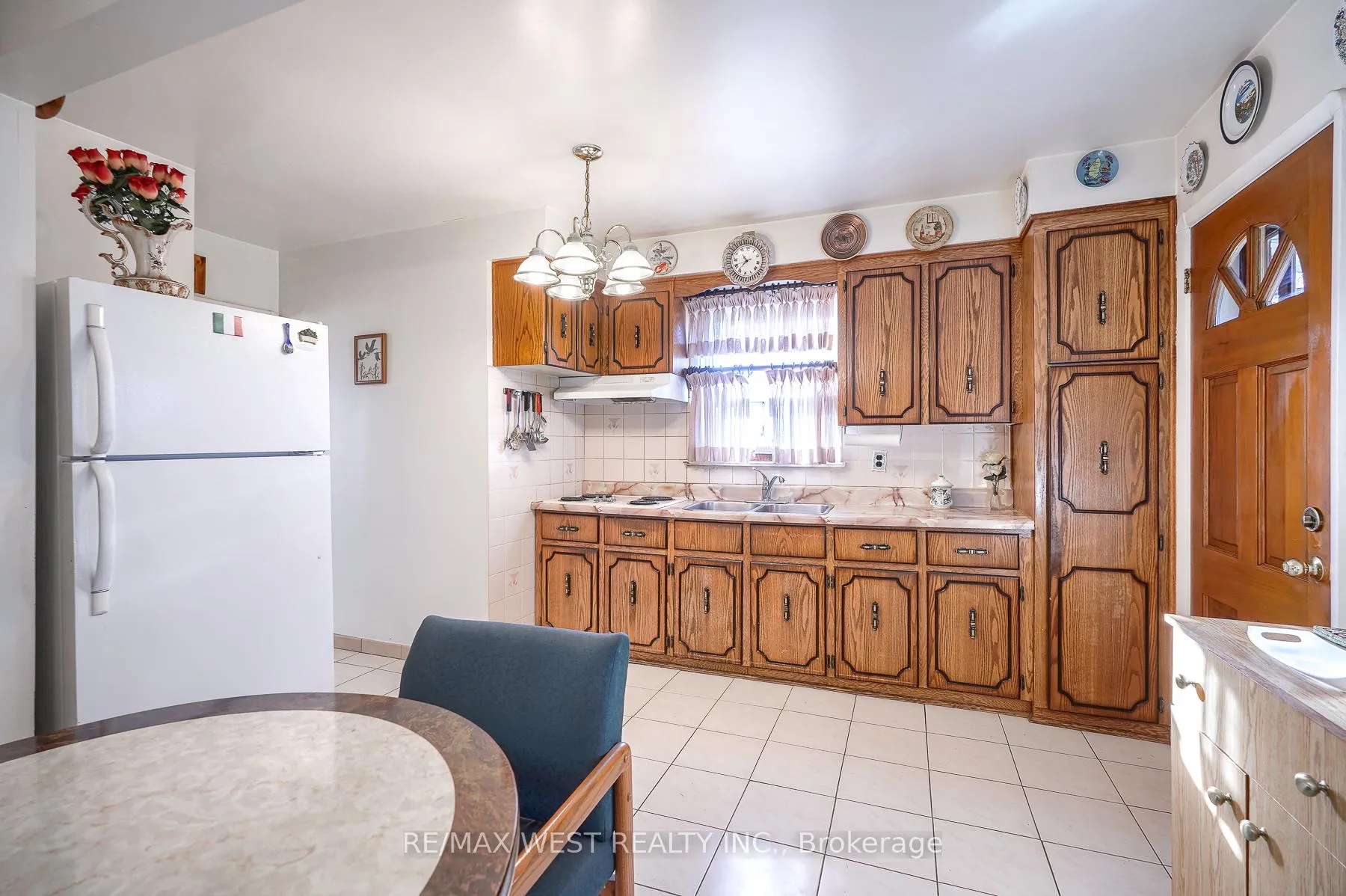 Photo 13 of 6 Dalrymple Drive, Toronto, Rockcliffe-Smythe — HOMEH