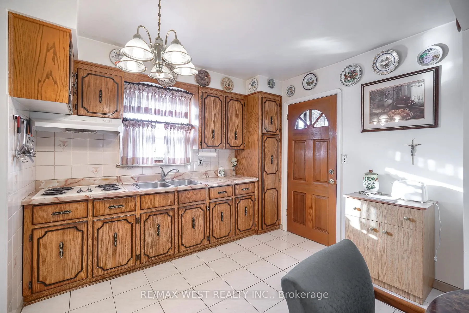 Photo 14 of 6 Dalrymple Drive, Toronto, Rockcliffe-Smythe — HOMEH