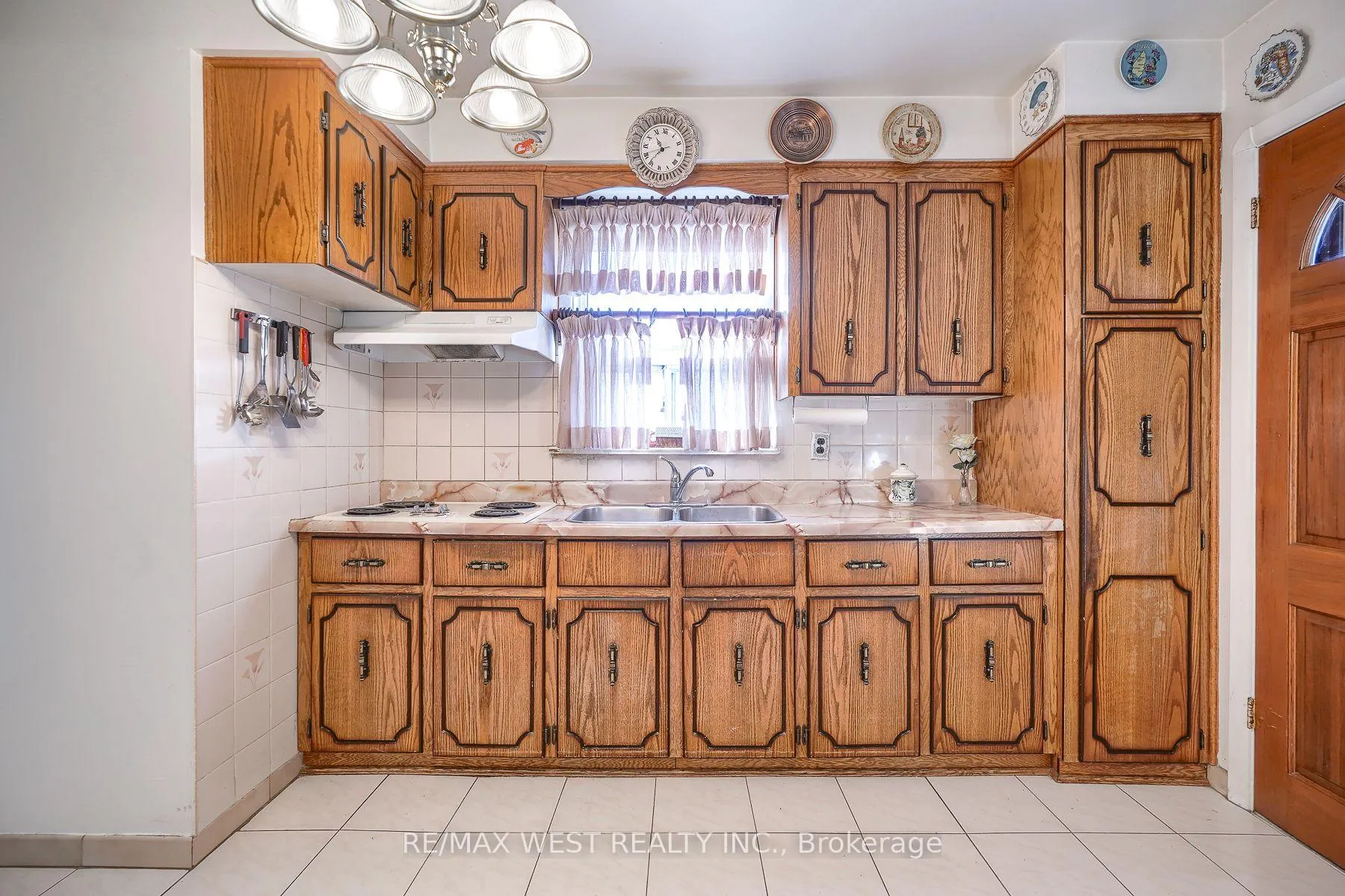 Photo 16 of 6 Dalrymple Drive, Toronto, Rockcliffe-Smythe — HOMEH