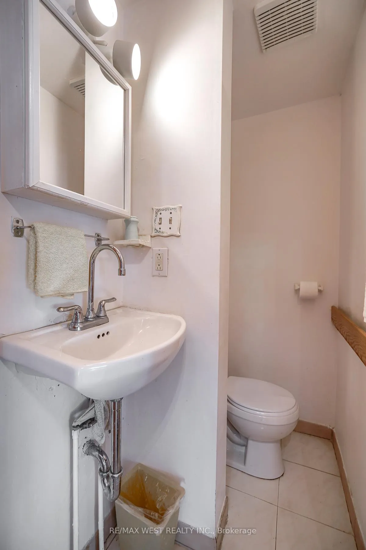 Photo 17 of 6 Dalrymple Drive, Toronto, Rockcliffe-Smythe — HOMEH
