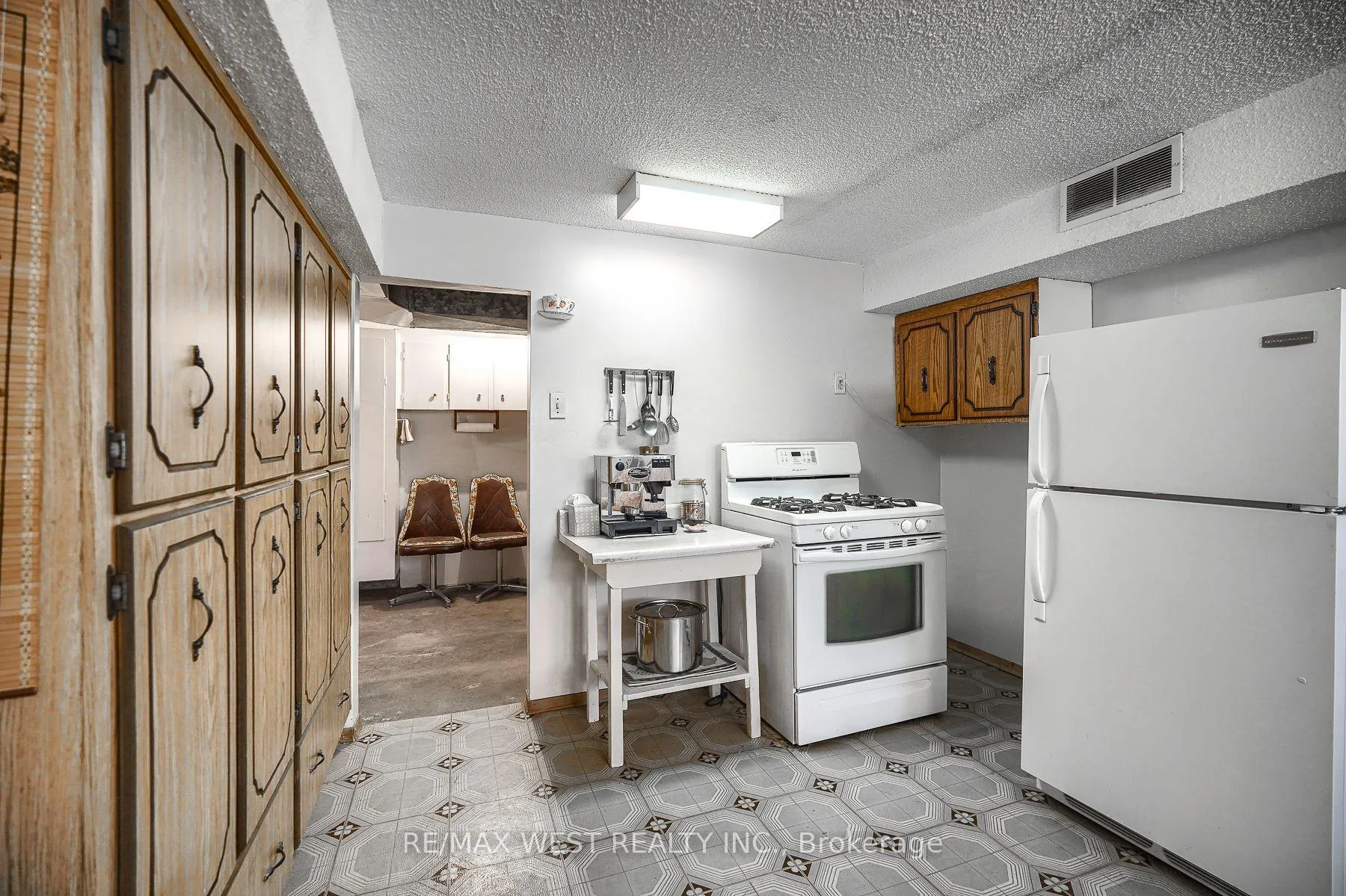 Photo 30 of 6 Dalrymple Drive, Toronto, Rockcliffe-Smythe — HOMEH