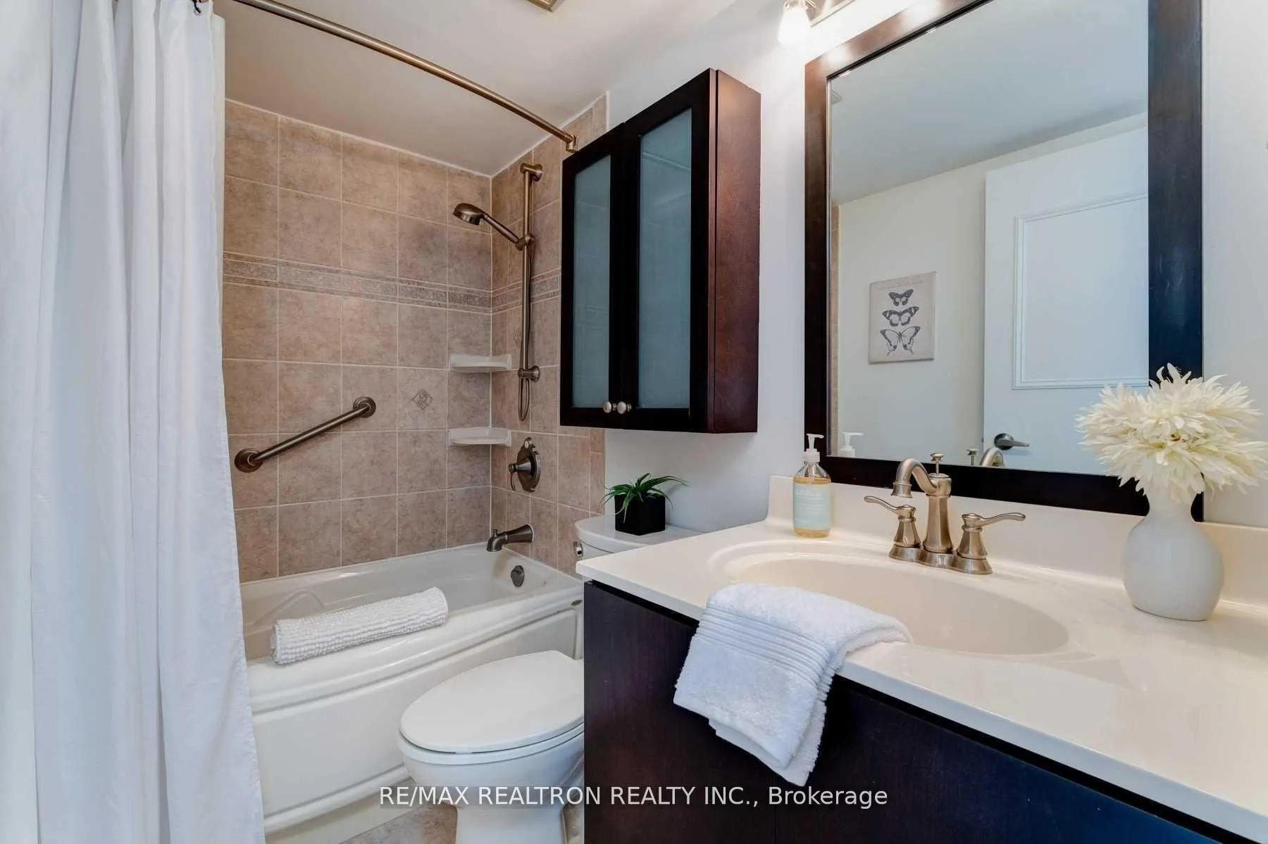 Photo 10 of Unit 404, 90 Ling Road, Scarborough, West Hill — HOMEH