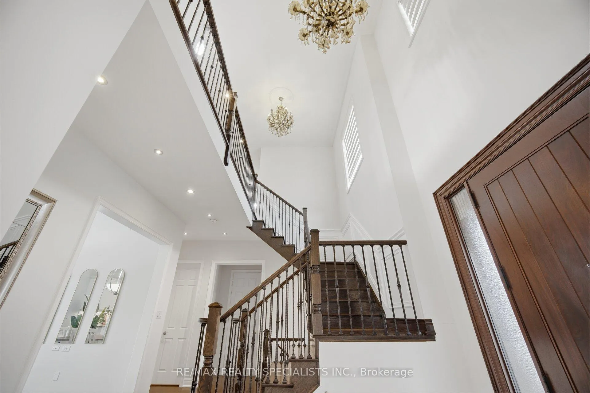 Photo 4 of 2 Berkwood Hollow, Brampton, Credit Valley — HOMEH