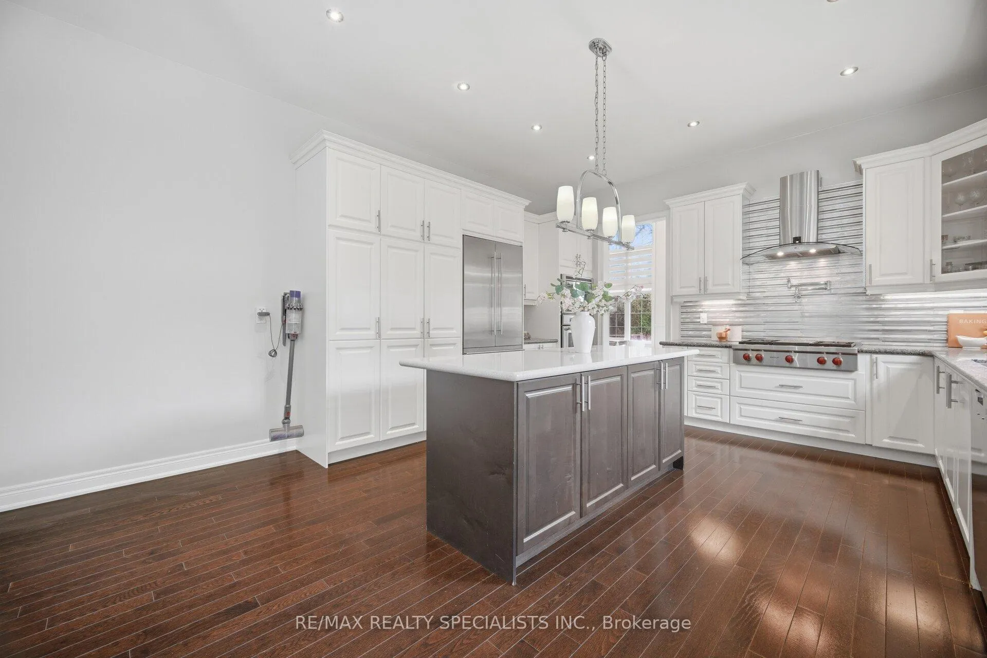 Photo 11 of 2 Berkwood Hollow, Brampton, Credit Valley — HOMEH