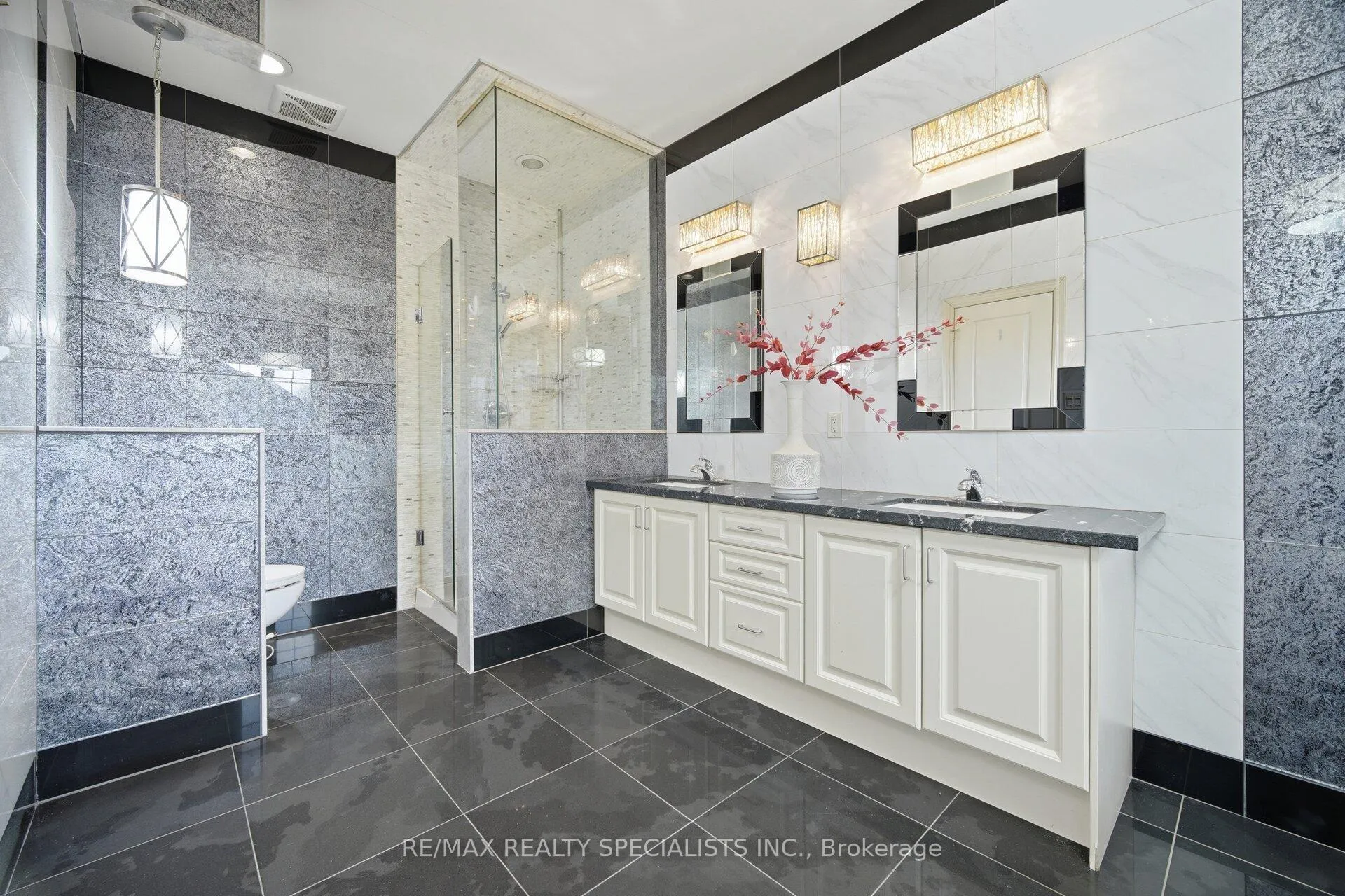 Photo 15 of 2 Berkwood Hollow, Brampton, Credit Valley — HOMEH