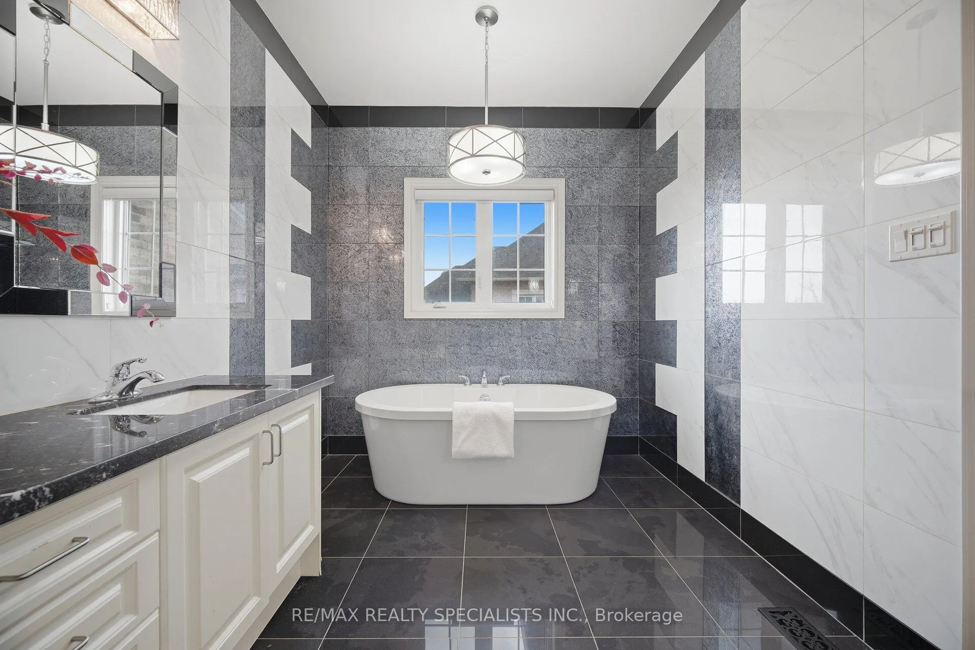 Photo 16 of 2 Berkwood Hollow, Brampton, Credit Valley — HOMEH