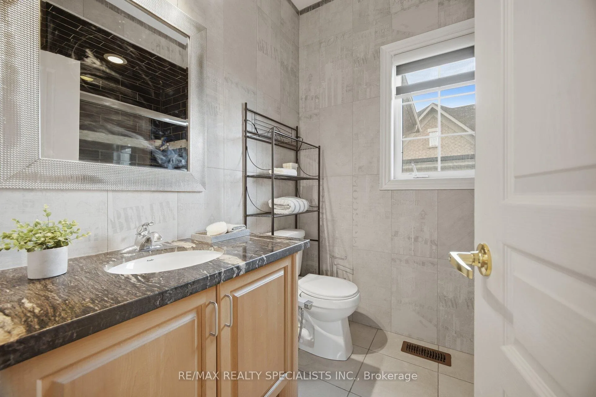 Photo 19 of 2 Berkwood Hollow, Brampton, Credit Valley — HOMEH