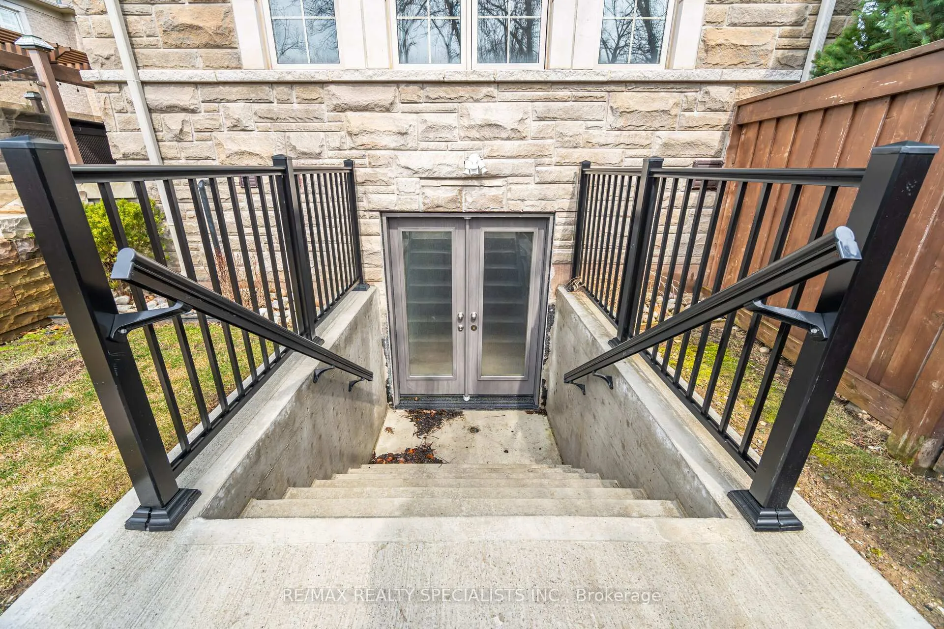 Photo 20 of 2 Berkwood Hollow, Brampton, Credit Valley — HOMEH