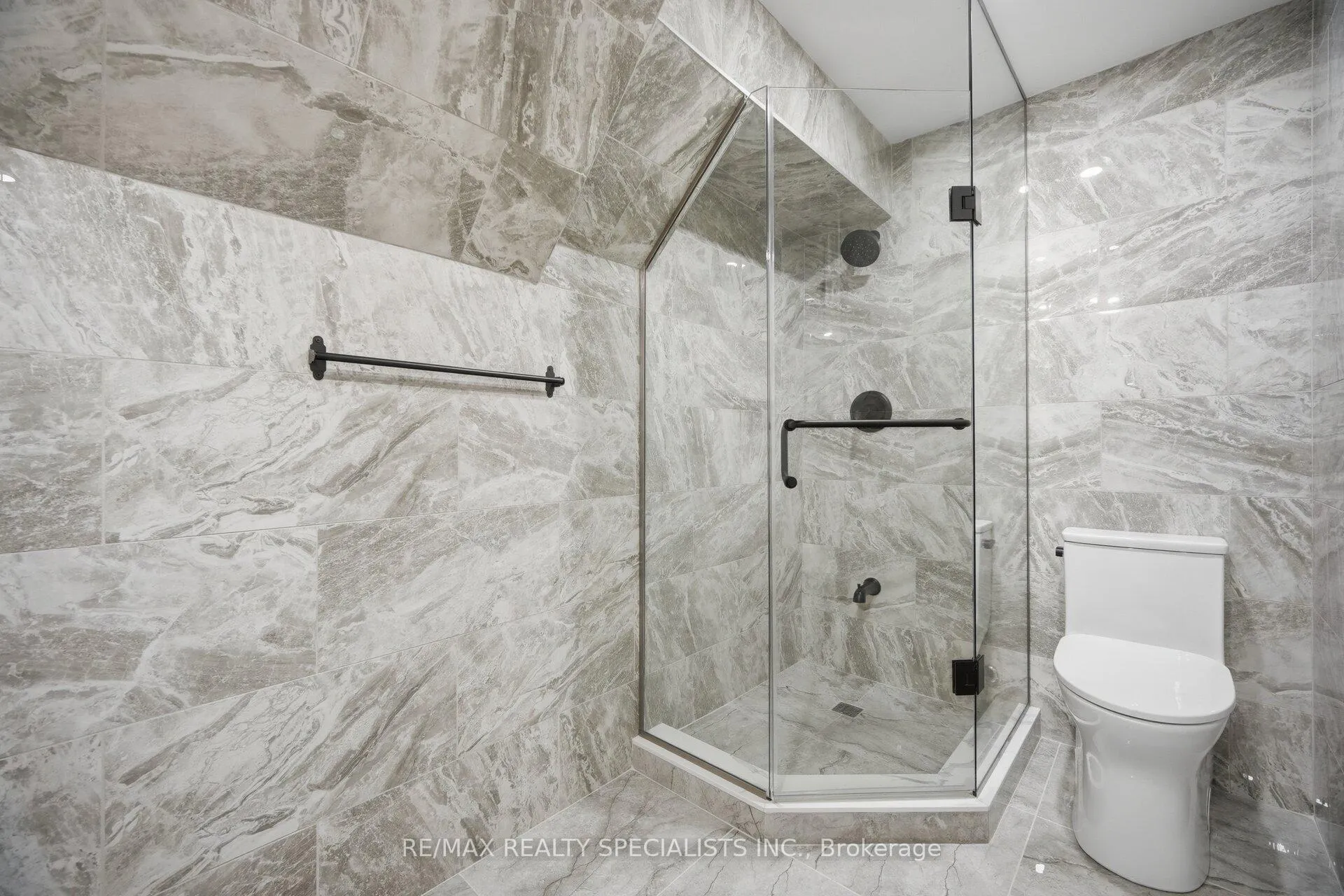 Photo 23 of 2 Berkwood Hollow, Brampton, Credit Valley — HOMEH