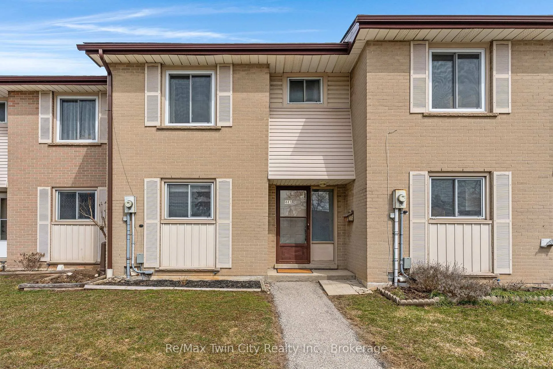 Front of Unit 441, 441 Victoria Road N