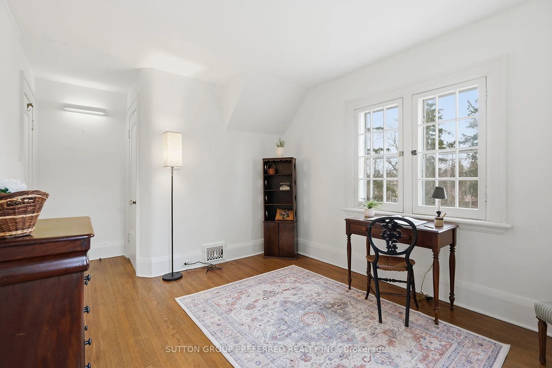 Photo 30 of 119 Base Line Road E, London, South G — HOMEH