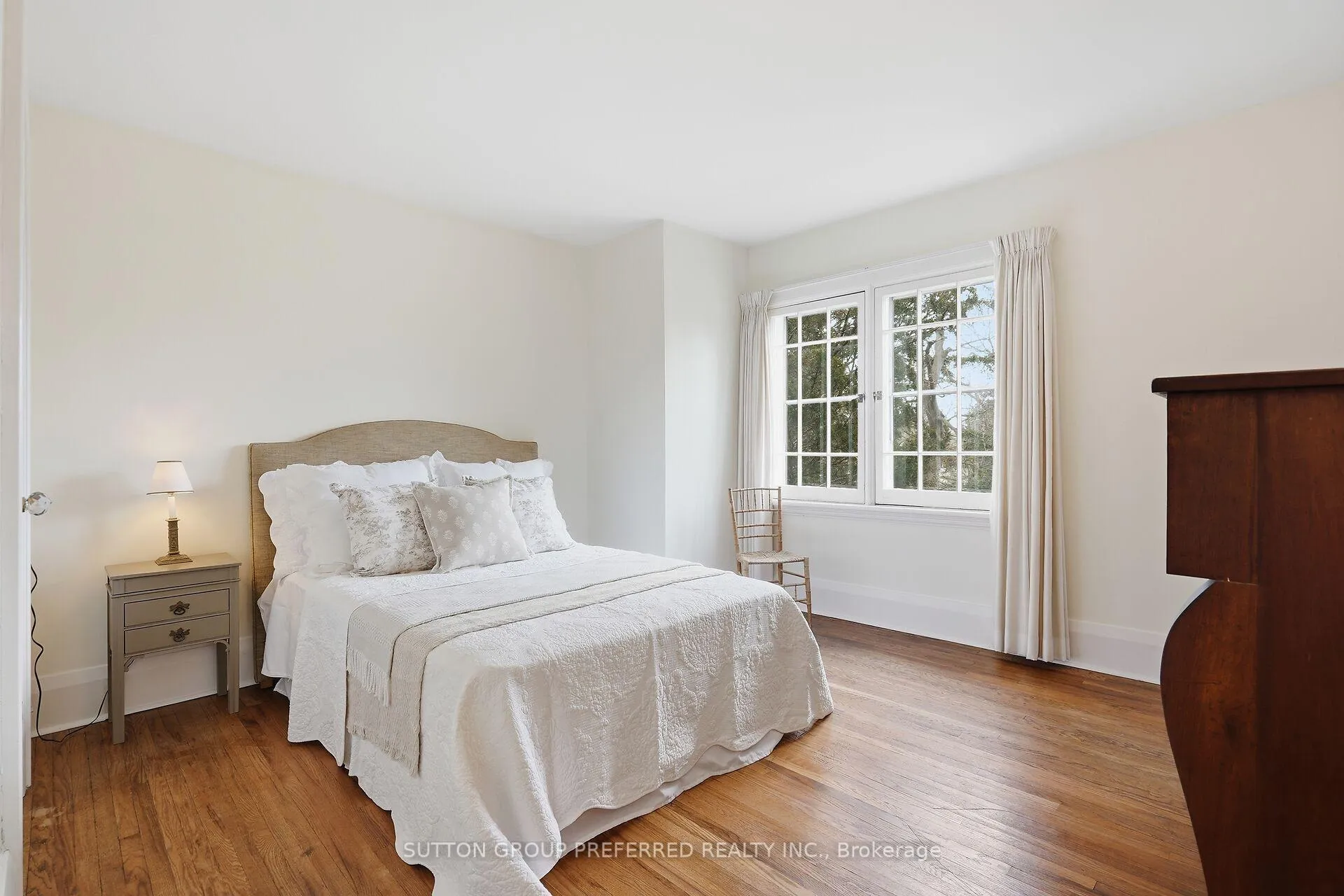 Photo 31 of 119 Base Line Road E, London, South G — HOMEH