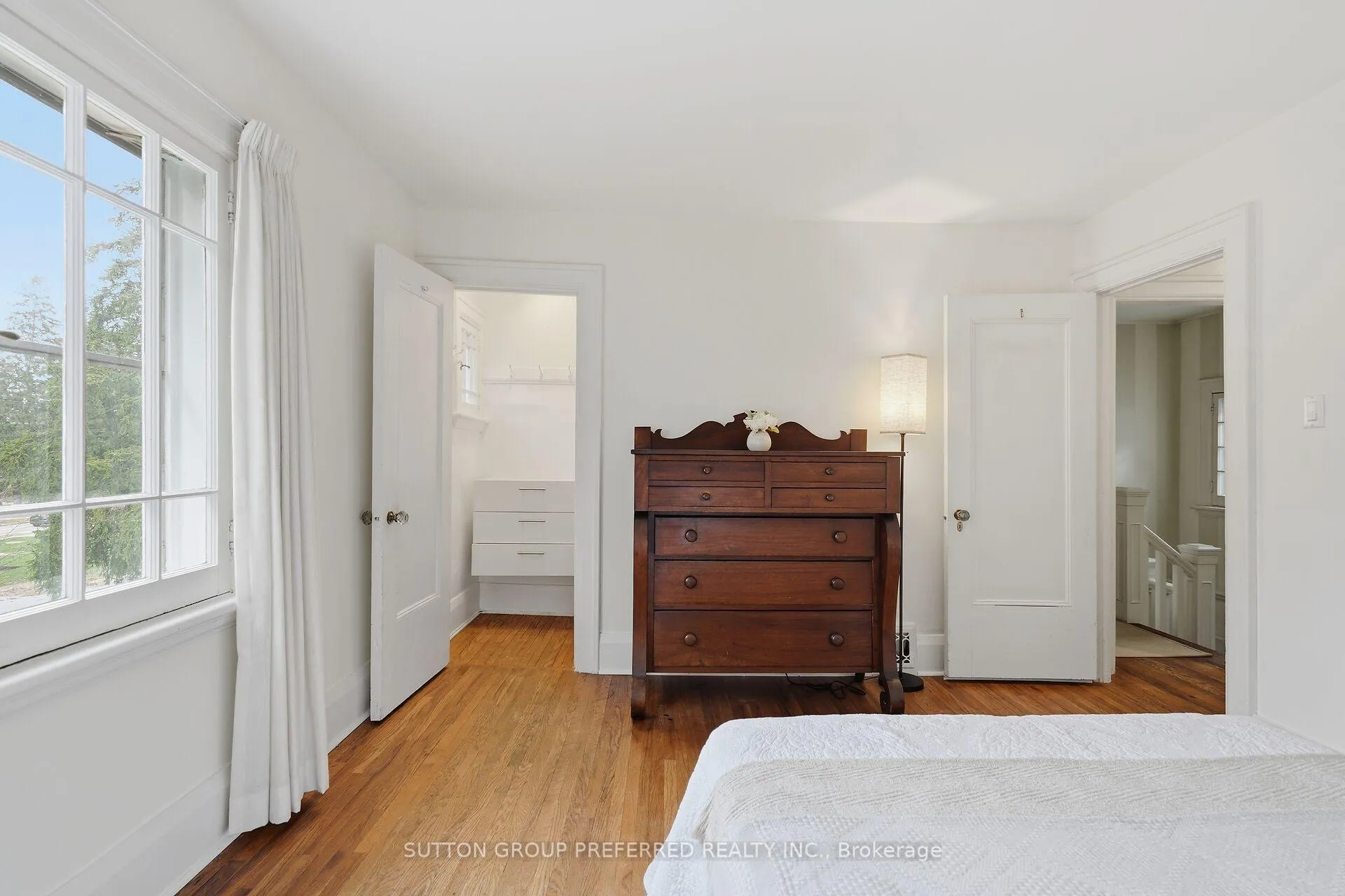 Photo 32 of 119 Base Line Road E, London, South G — HOMEH