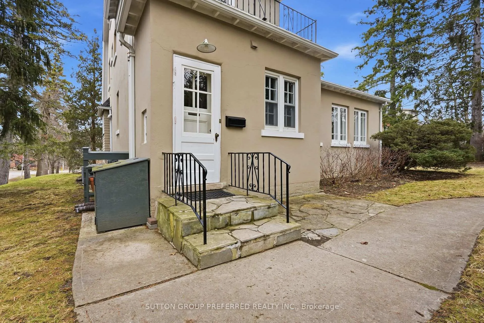 Photo 42 of 119 Base Line Road E, London, South G — HOMEH