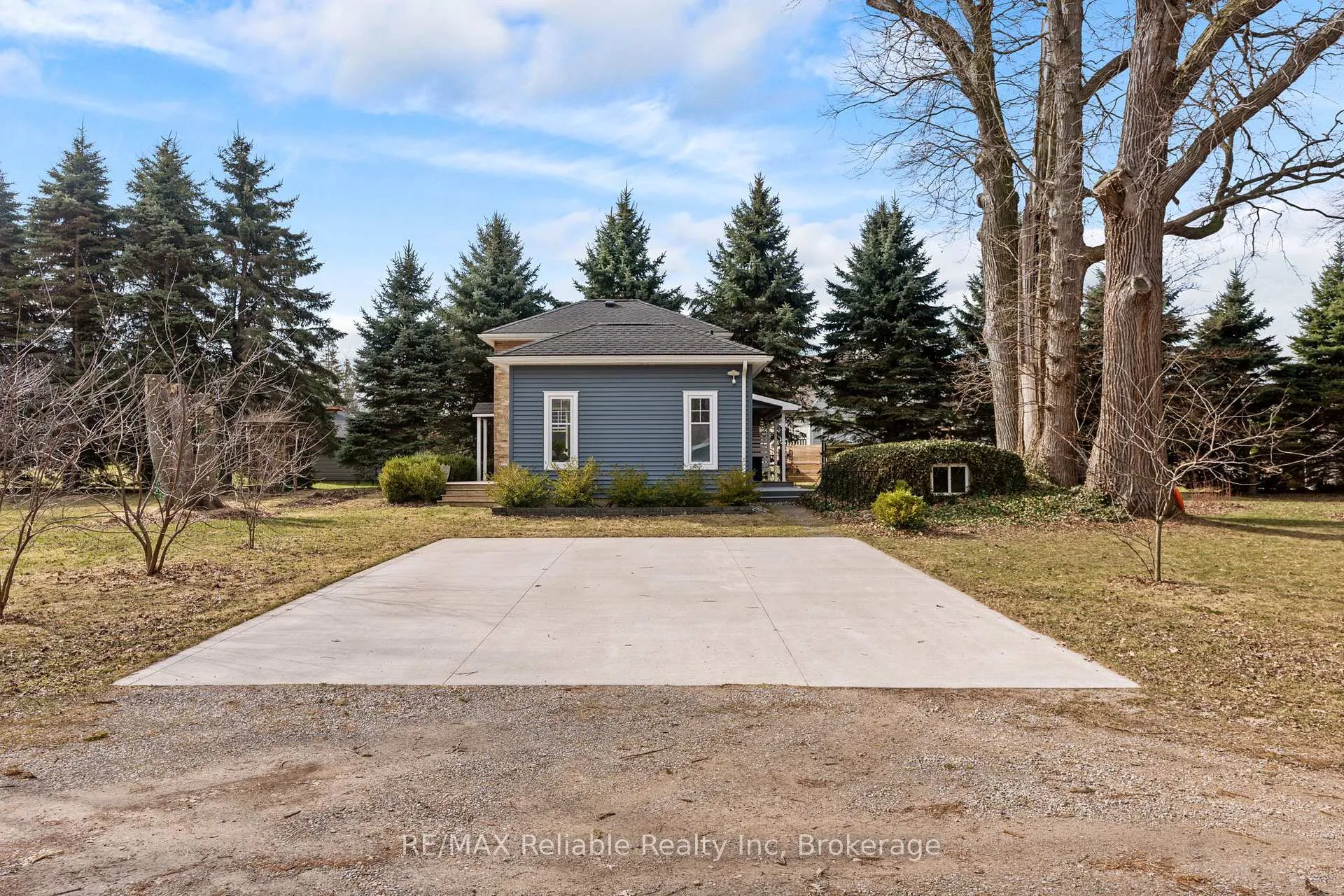 Photo 3 of 77419A Bluewater Highway, Central Huron, Goderich — HOMEH