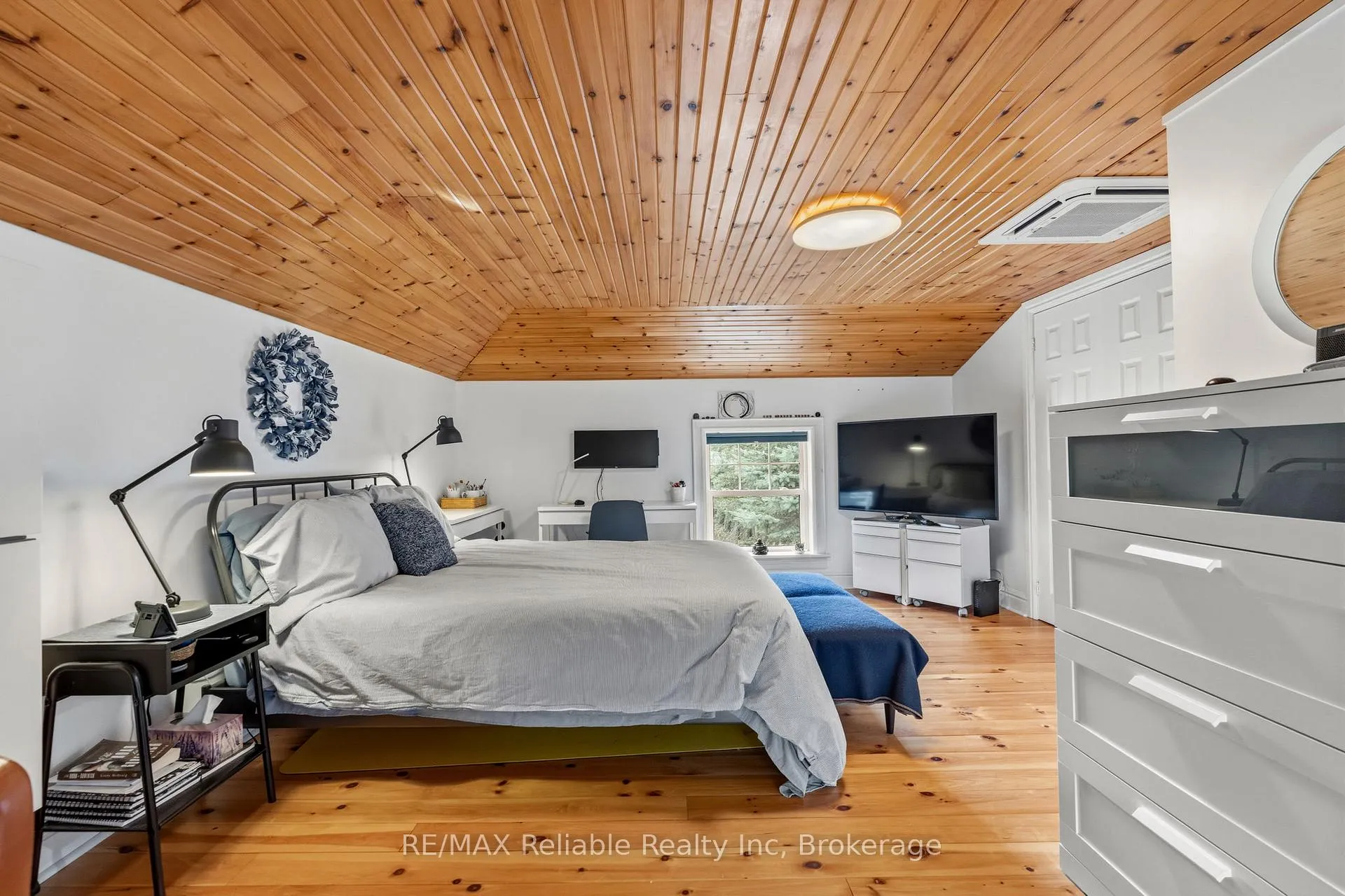 Photo 25 of 77419A Bluewater Highway, Central Huron, Goderich — HOMEH