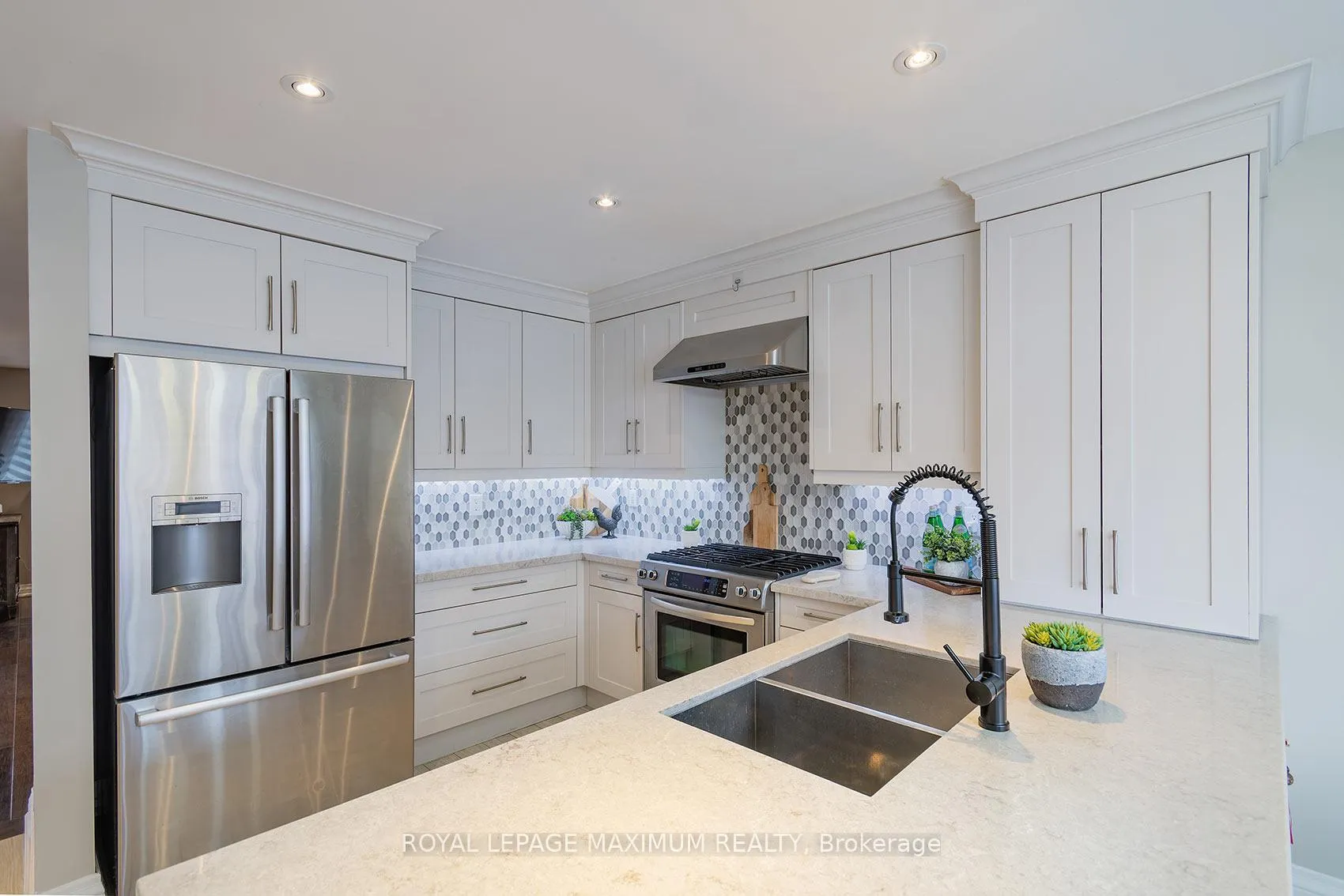 Photo 14 of 33 La Neve Avenue, Vaughan, Sonoma Heights — HOMEH