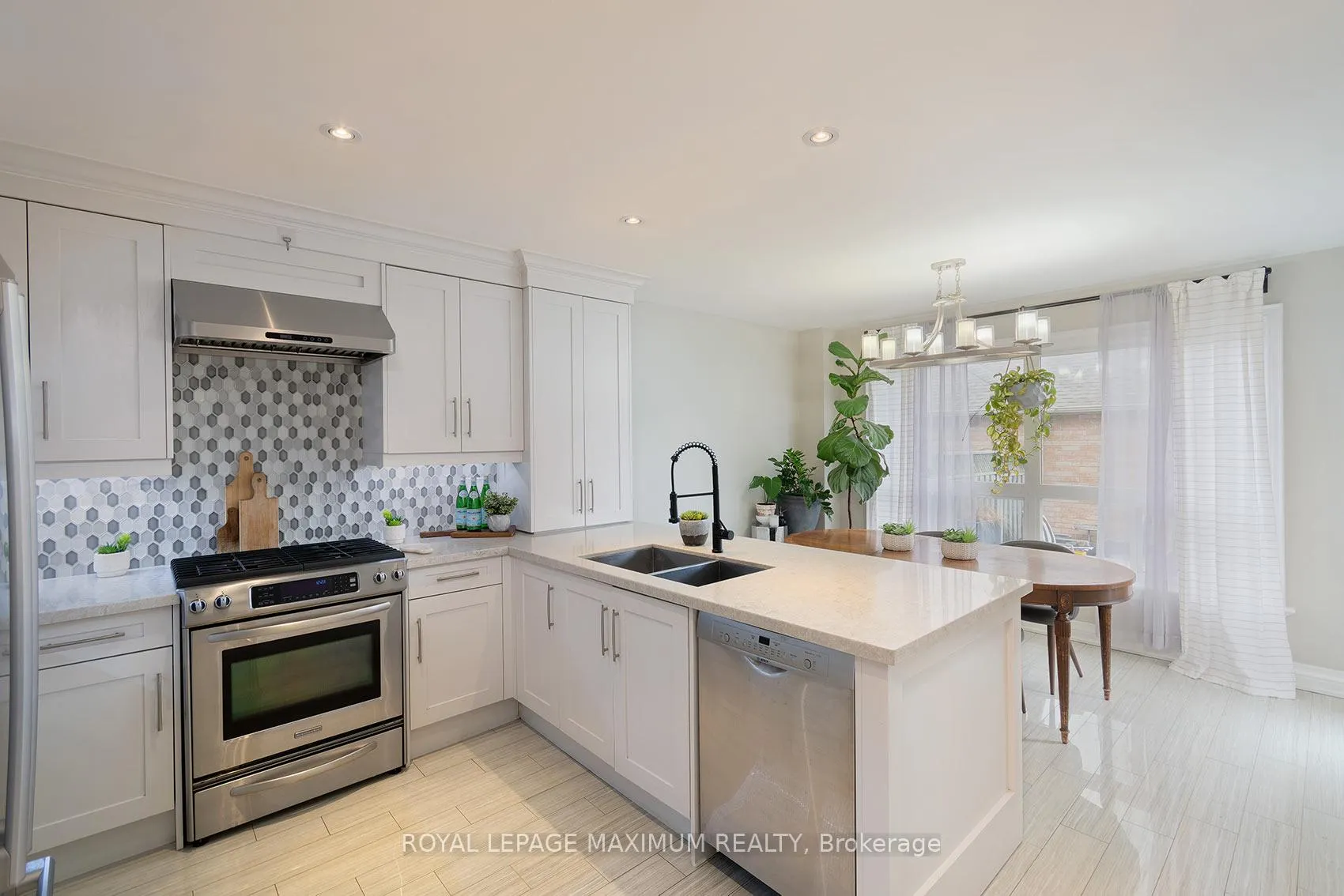 Photo 16 of 33 La Neve Avenue, Vaughan, Sonoma Heights — HOMEH