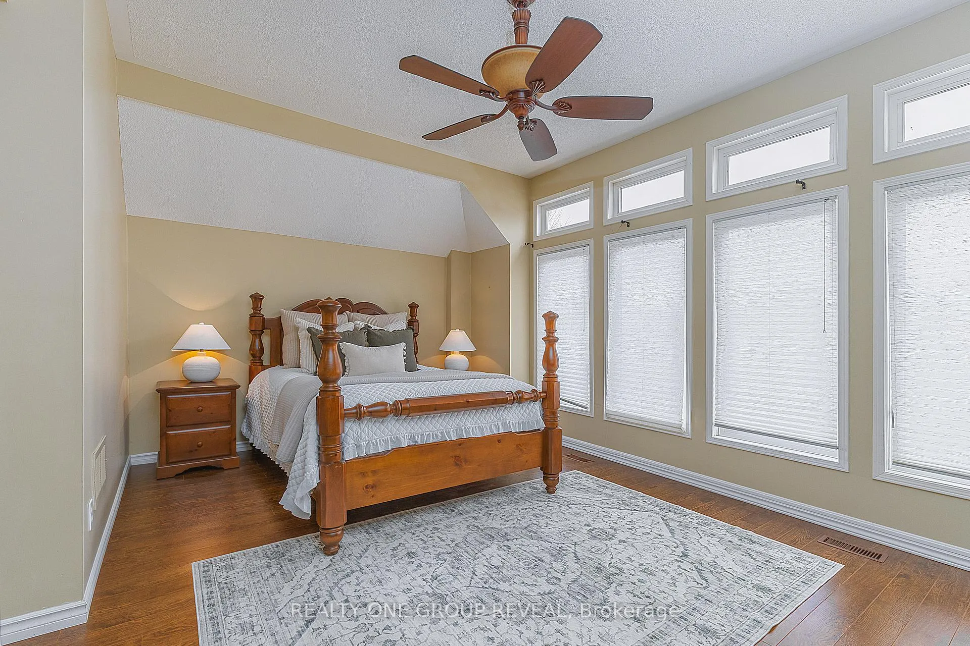 Photo 21 of 37 Wetherburn Drive, Whitby, Williamsburg — HOMEH