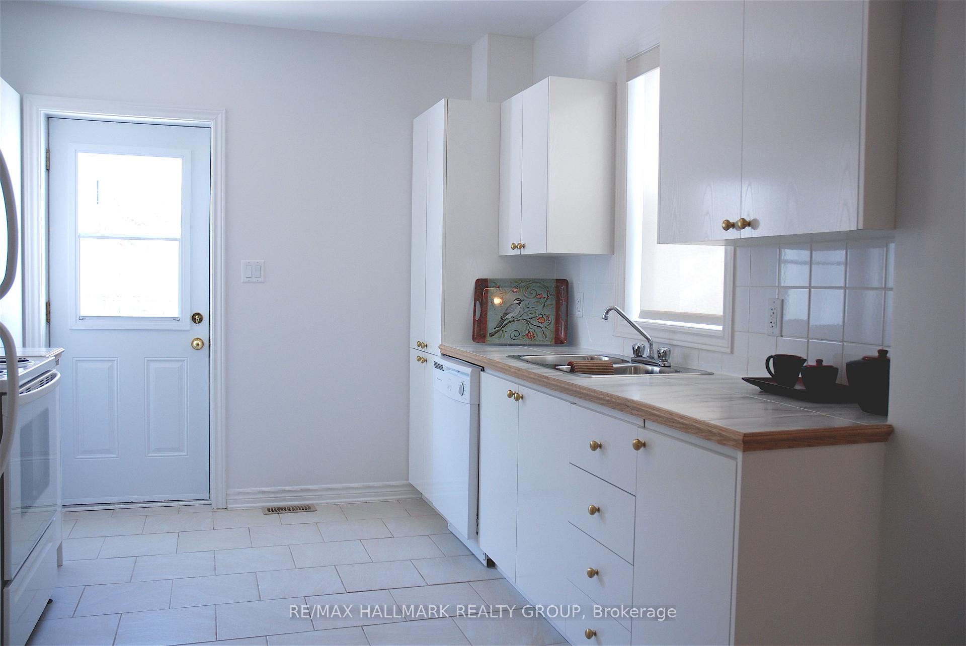Photo 4 of 240 Cumberland Street, Ottawa, Lower Town/Byward Market — HOMEH