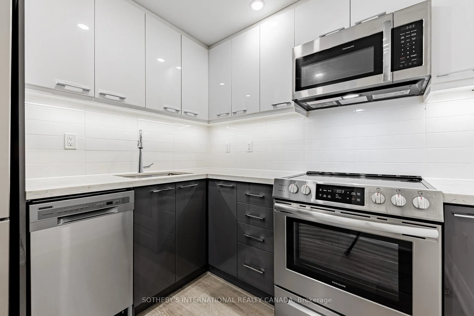 Front of Unit 1002, 191 Sherbourne Street