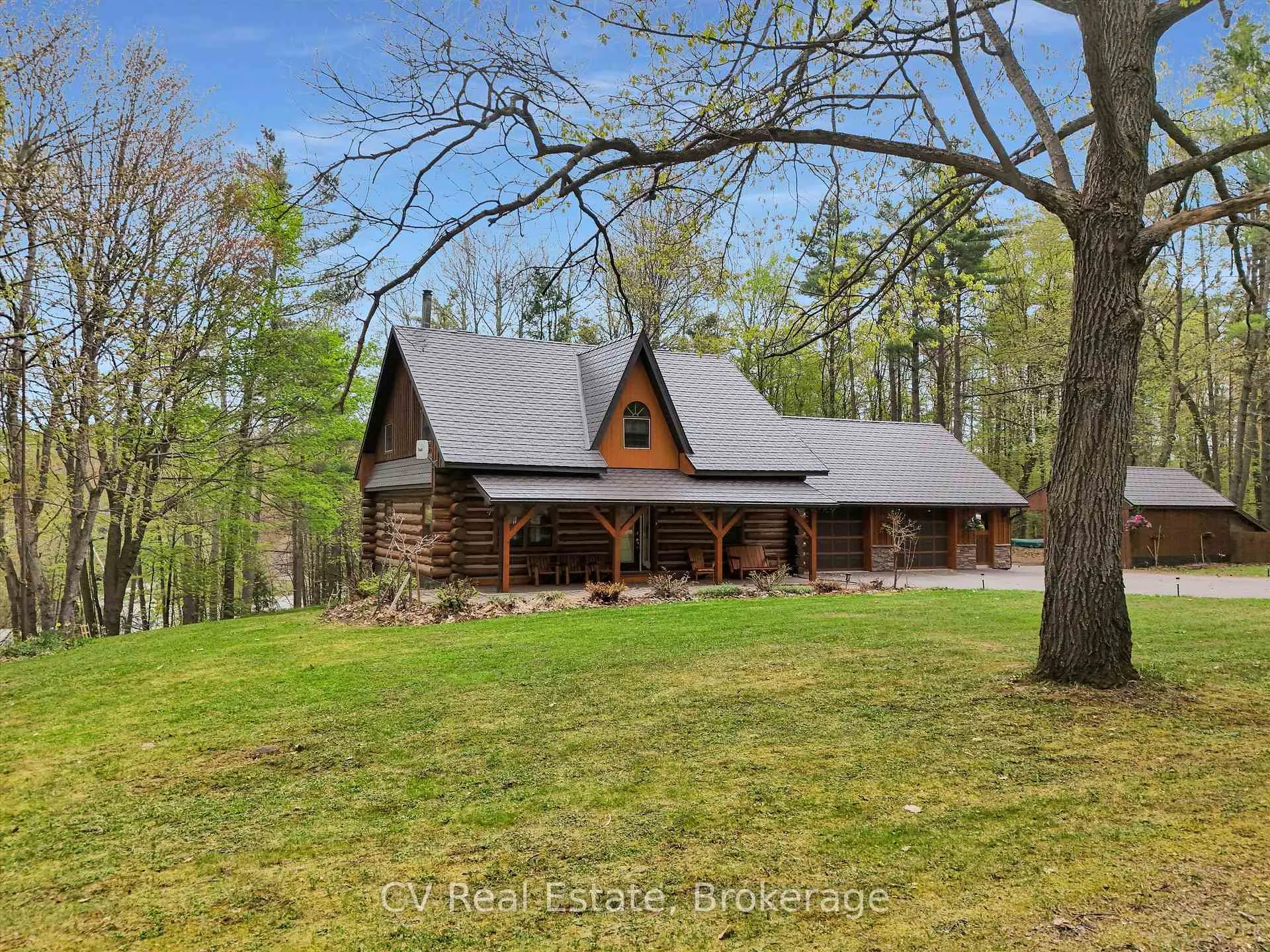 Photo 2 of 1040 Amelia Crescent, Gravenhurst, Morrison — HOMEH