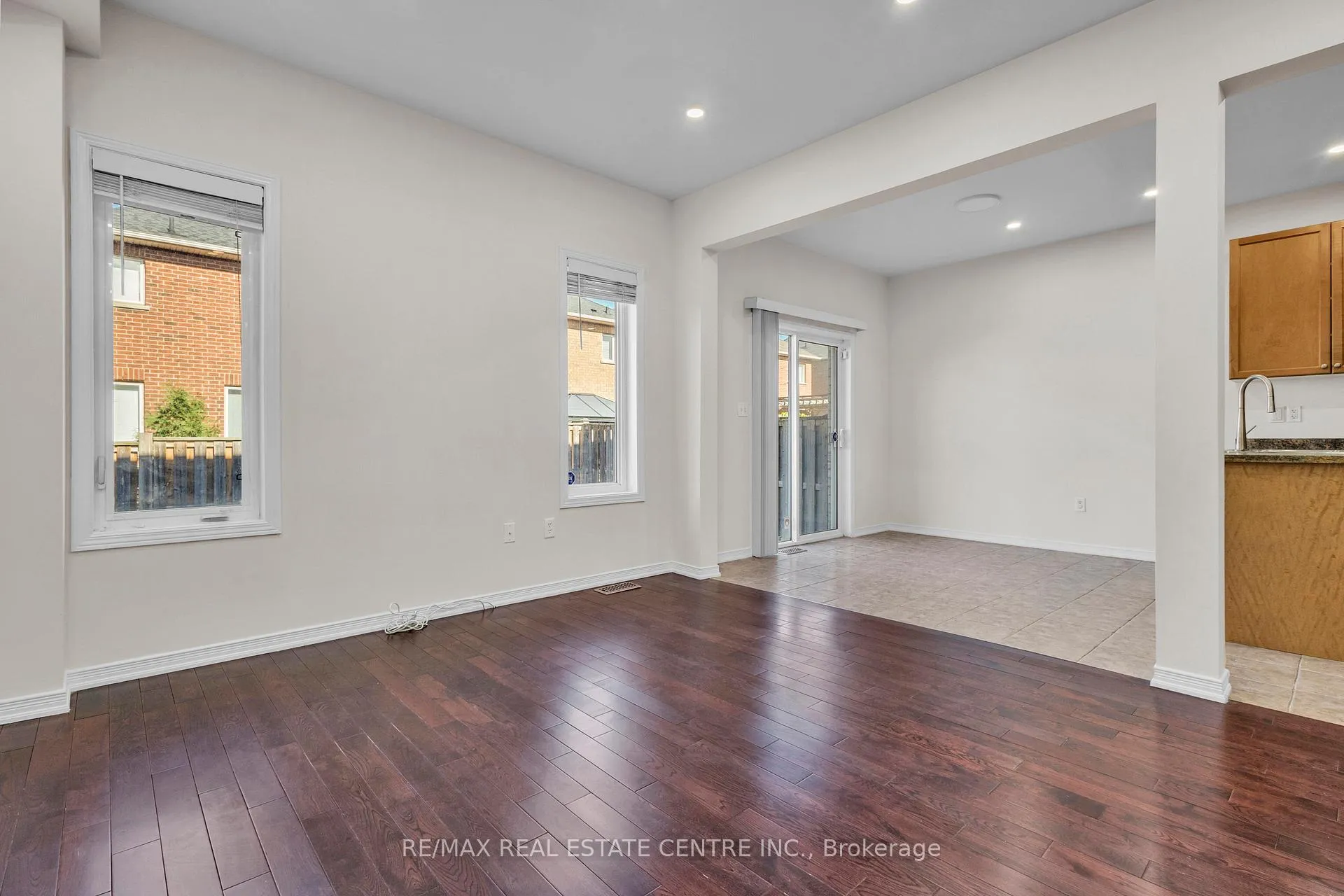 Photo 8 of 86 Glendarling Crescent, Hamilton, Winona Park — HOMEH