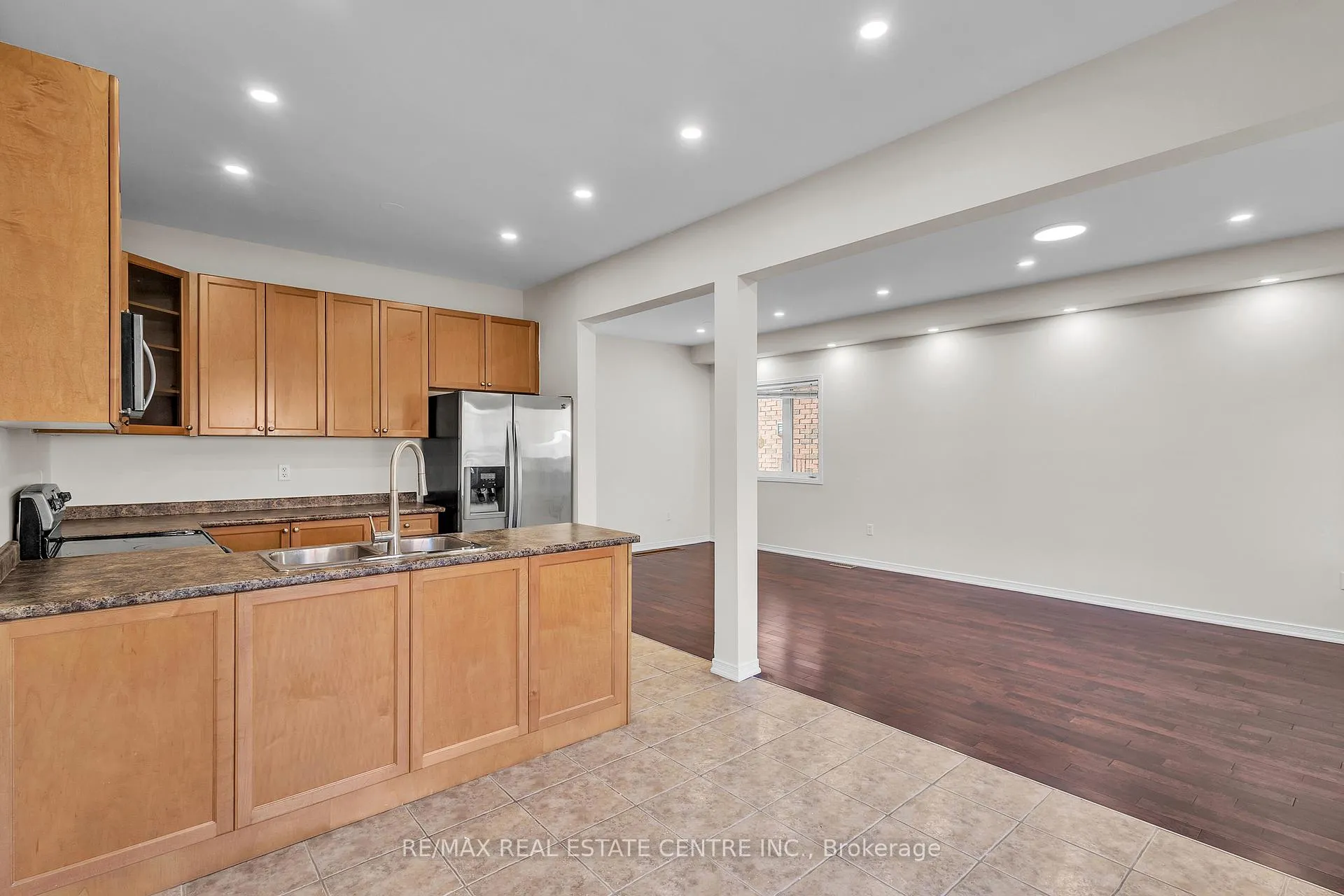 Photo 10 of 86 Glendarling Crescent, Hamilton, Winona Park — HOMEH