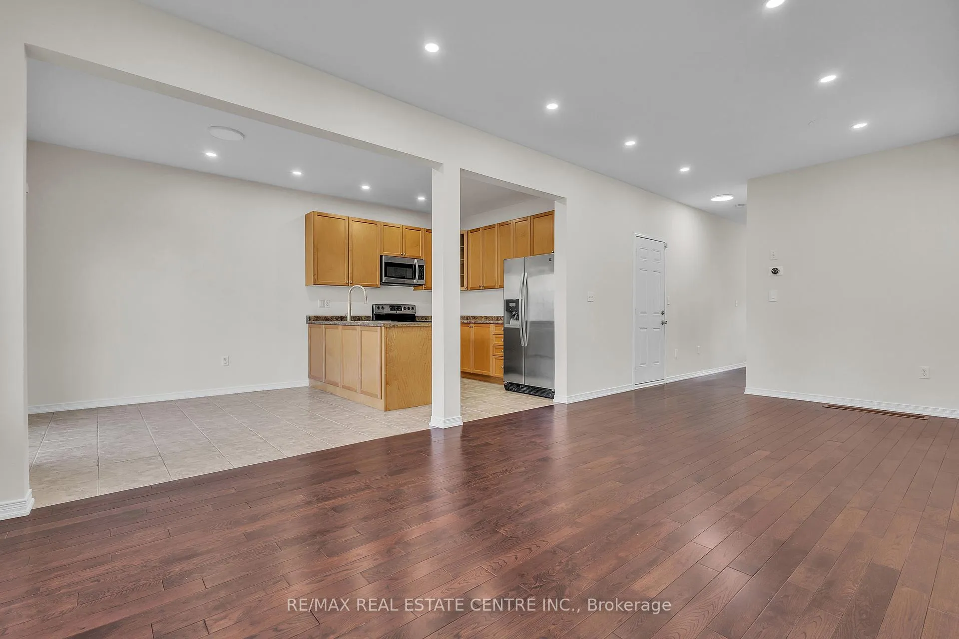 Photo 12 of 86 Glendarling Crescent, Hamilton, Winona Park — HOMEH