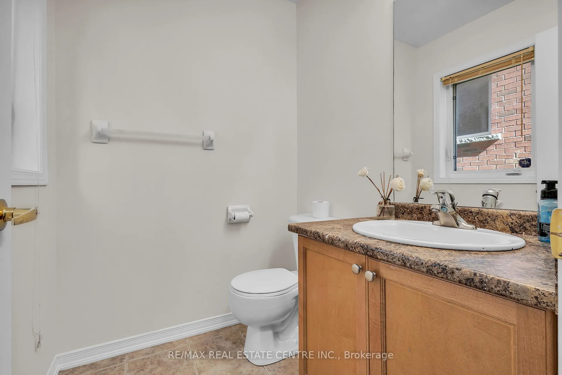 Photo 13 of 86 Glendarling Crescent, Hamilton, Winona Park — HOMEH