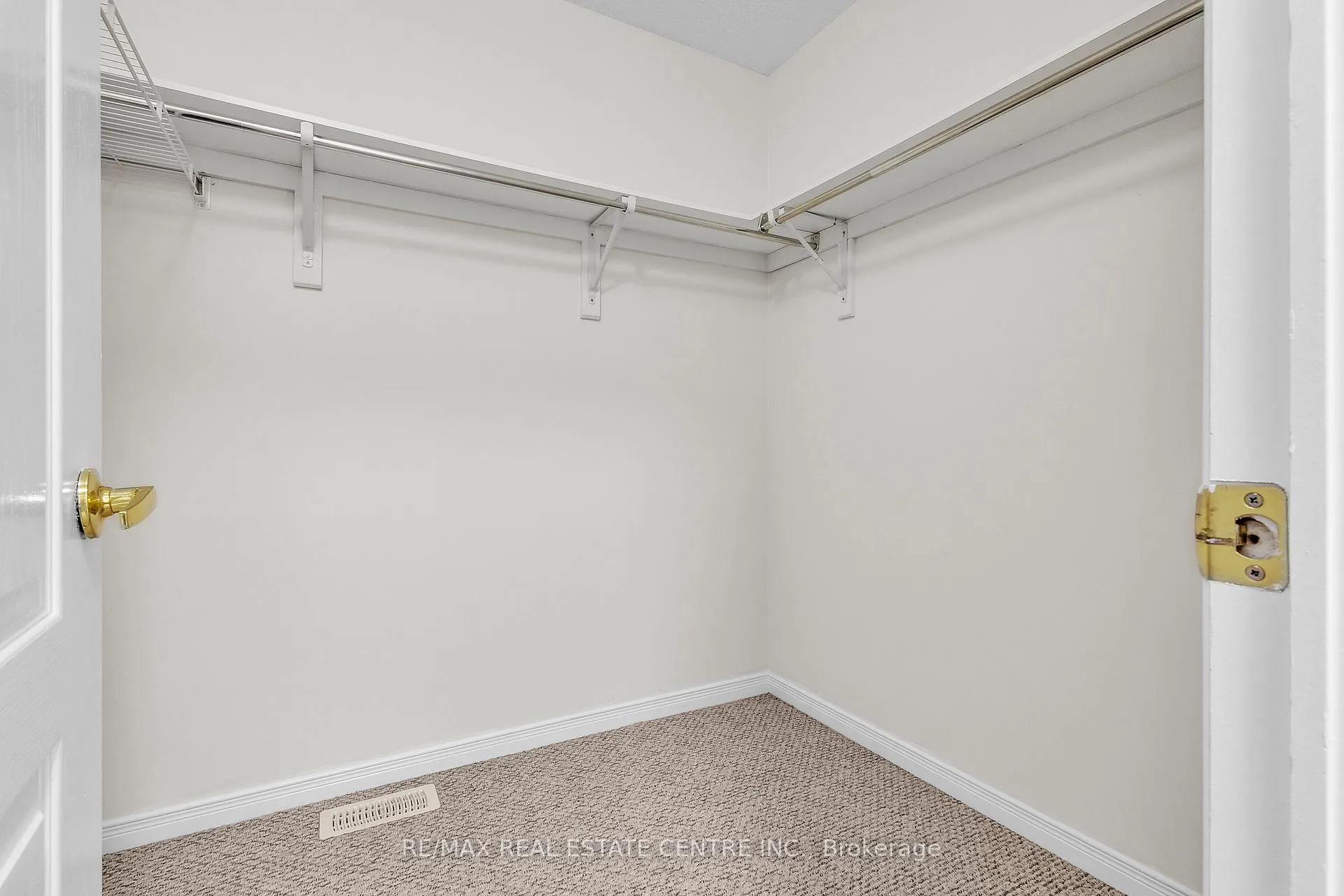 Photo 18 of 86 Glendarling Crescent, Hamilton, Winona Park — HOMEH