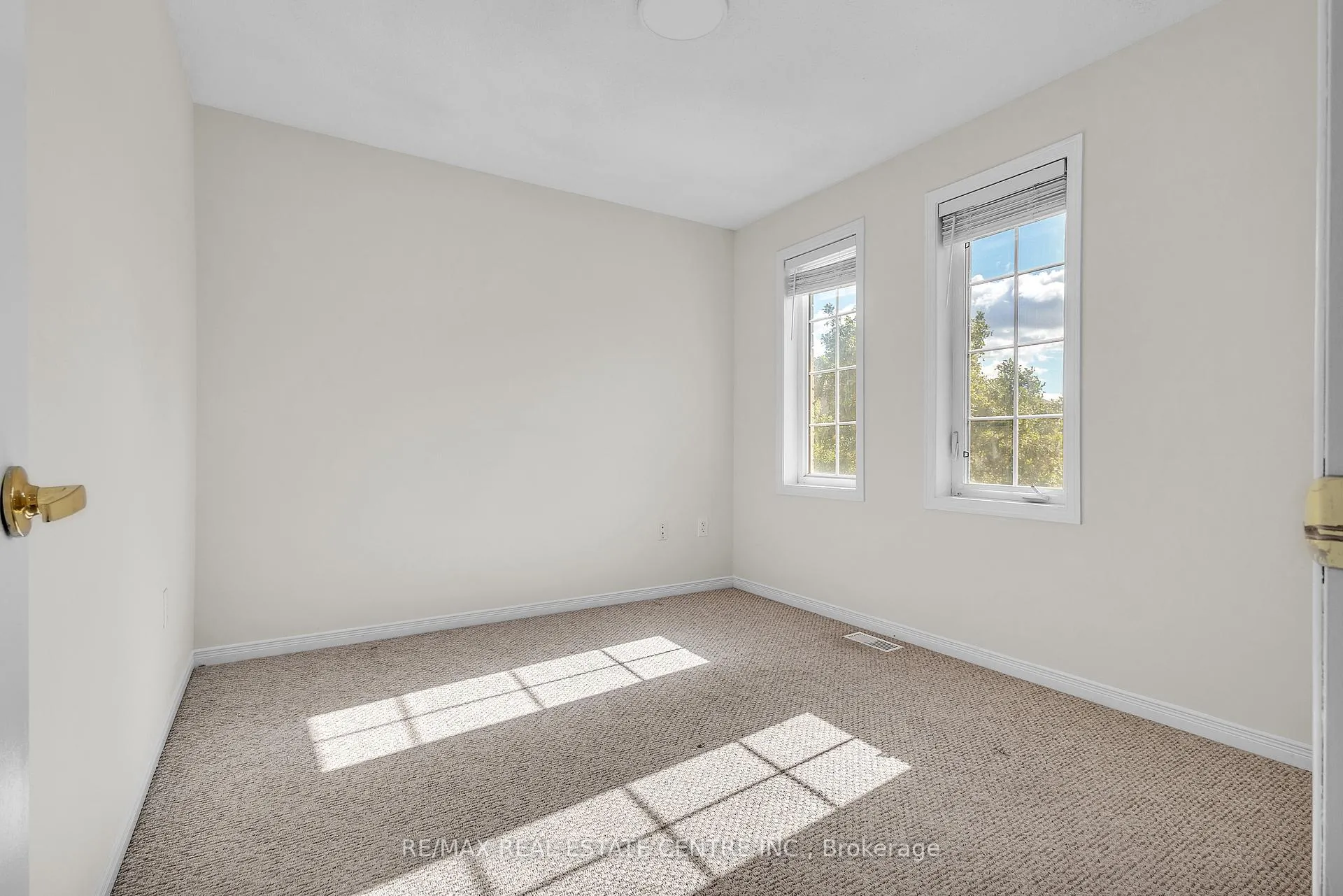 Photo 22 of 86 Glendarling Crescent, Hamilton, Winona Park — HOMEH