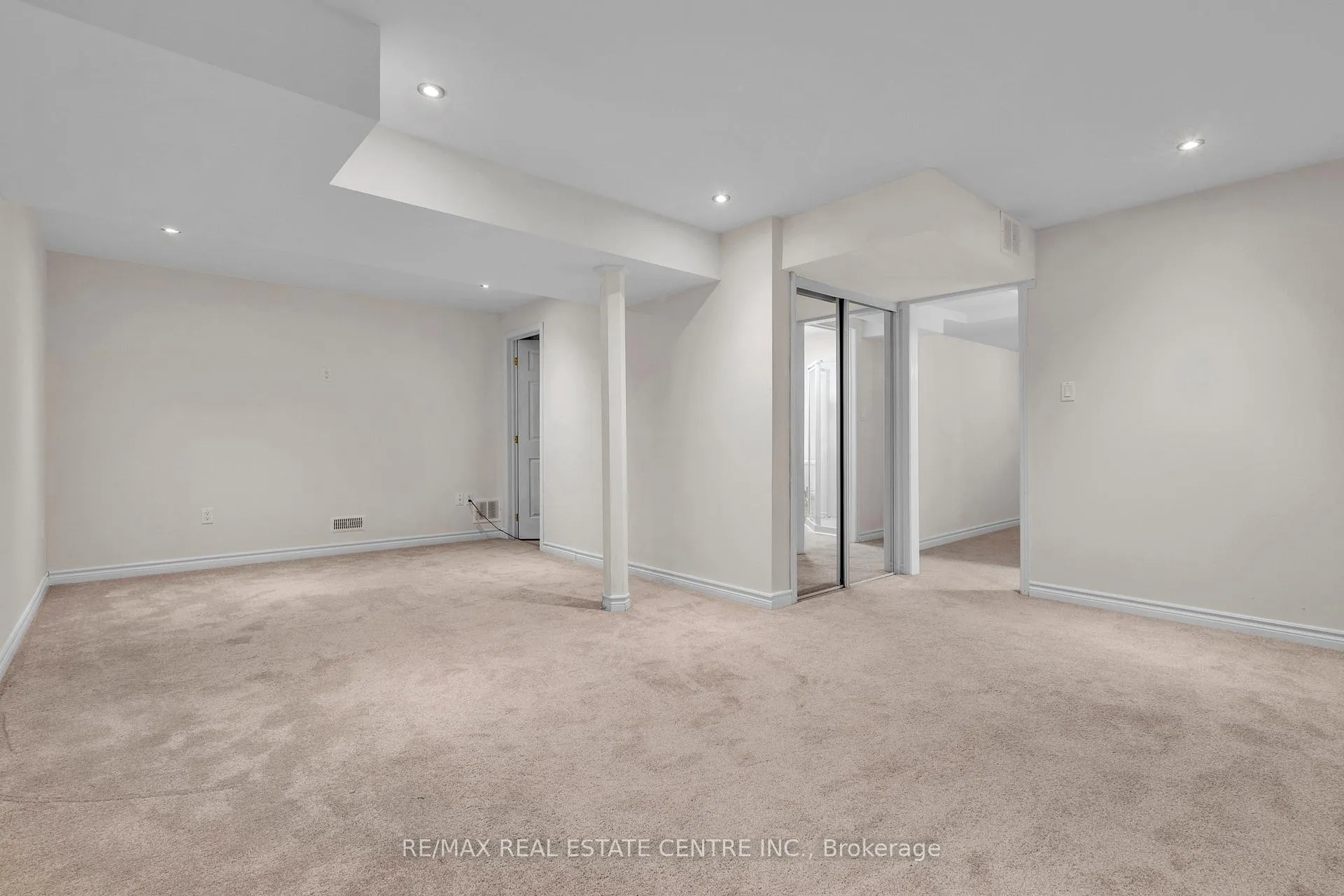 Photo 26 of 86 Glendarling Crescent, Hamilton, Winona Park — HOMEH