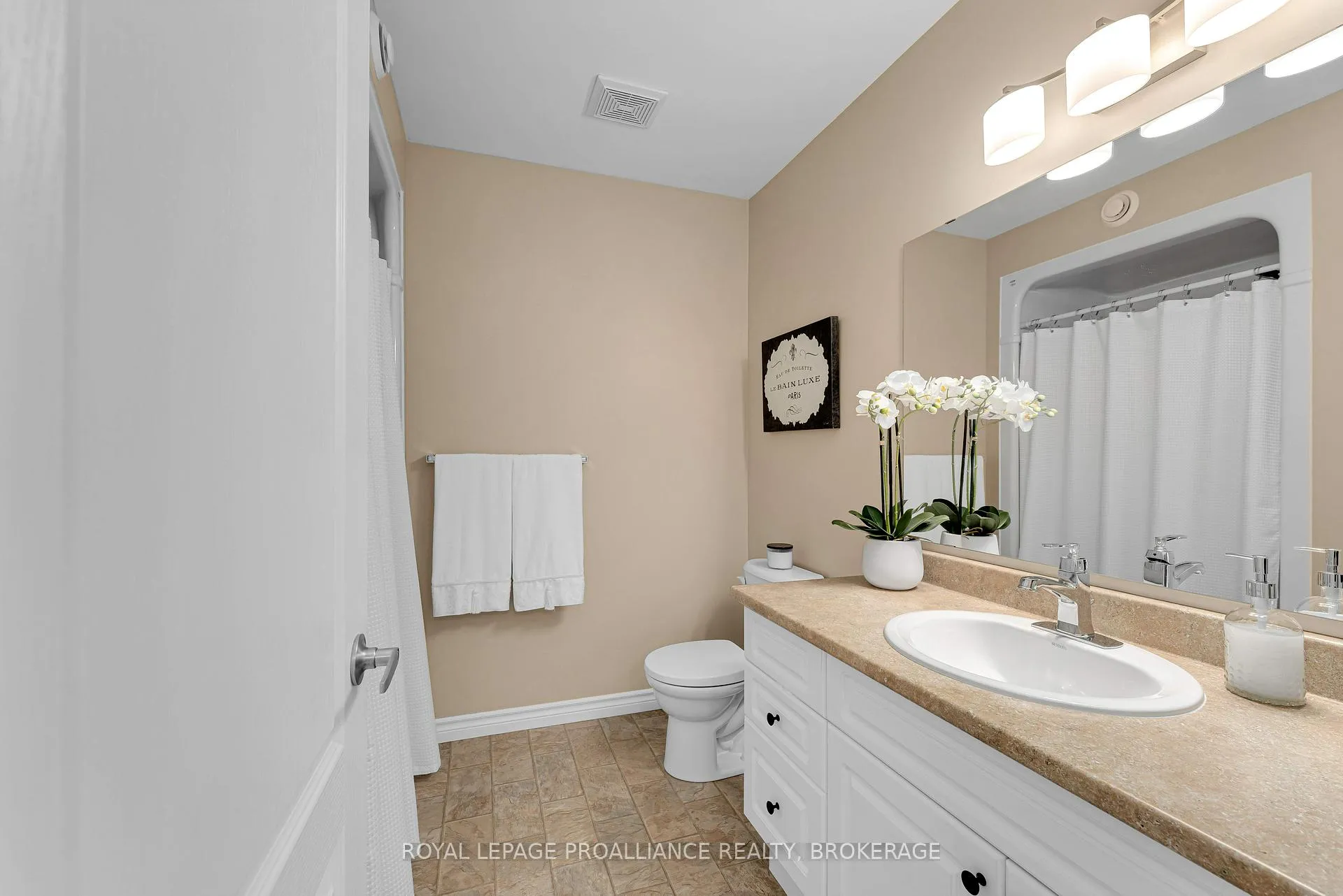 Photo 7 of 137 Ellesmeer Avenue, Kingston, City Northwest — HOMEH