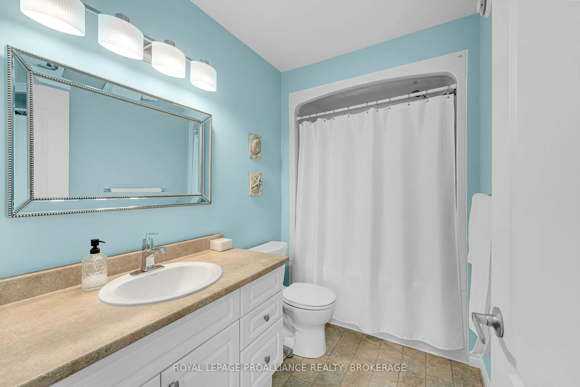Photo 22 of 137 Ellesmeer Avenue, Kingston, City Northwest — HOMEH