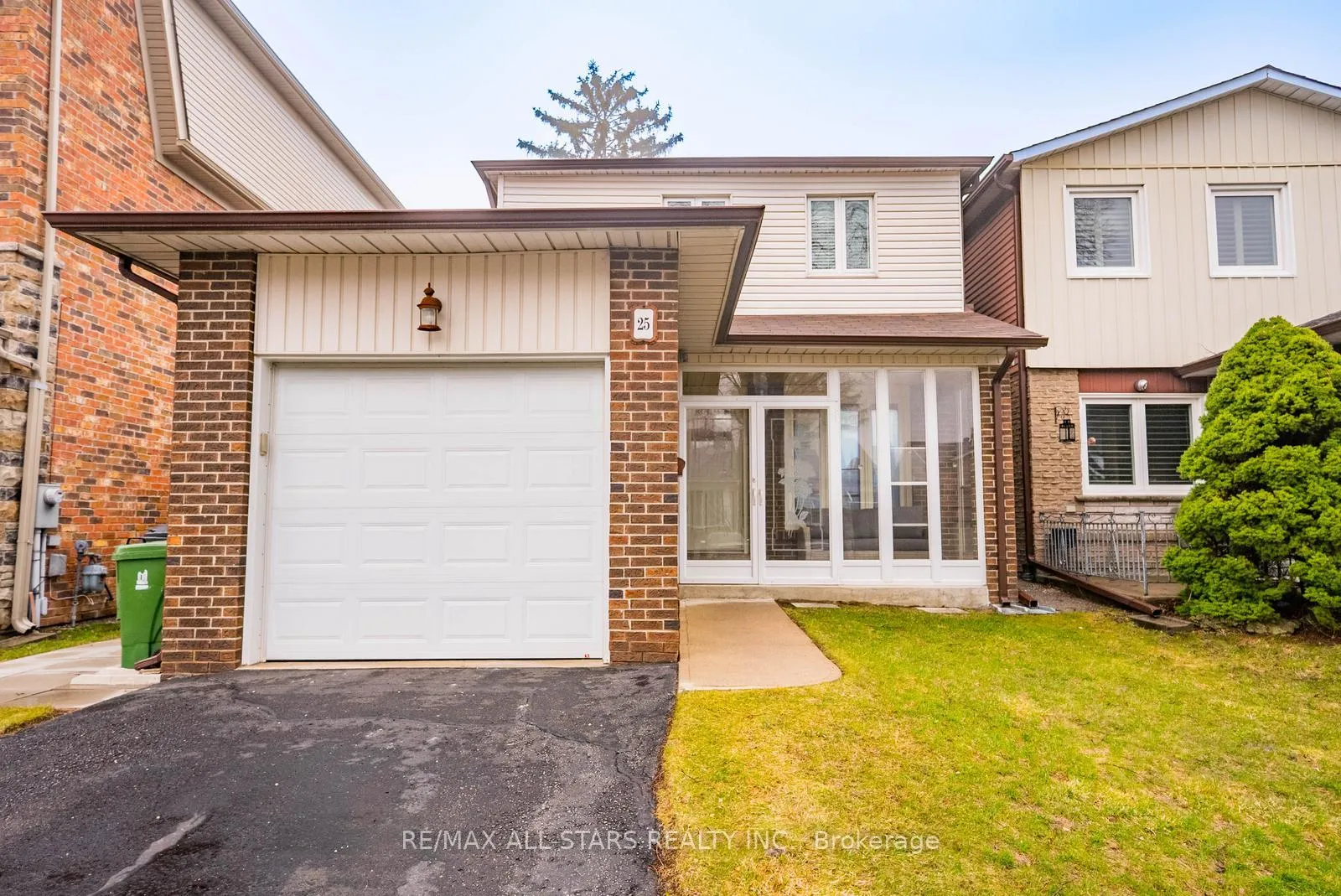 Photo 3 of 25 Thistlewaite Crescent, Scarborough, Agincourt South-Malvern West — HOMEH