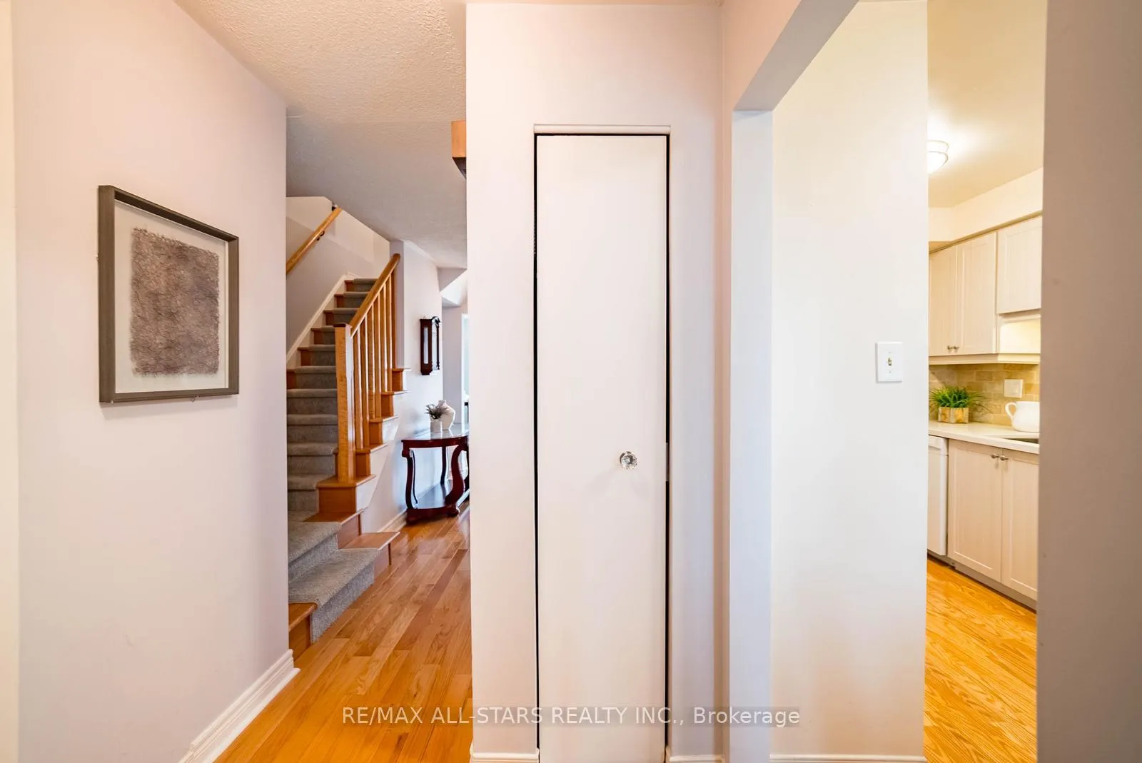 Photo 8 of 25 Thistlewaite Crescent, Scarborough, Agincourt South-Malvern West — HOMEH