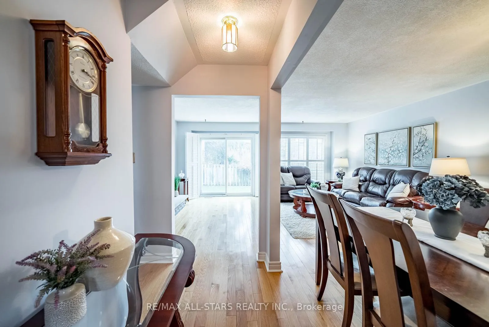 Photo 16 of 25 Thistlewaite Crescent, Scarborough, Agincourt South-Malvern West — HOMEH