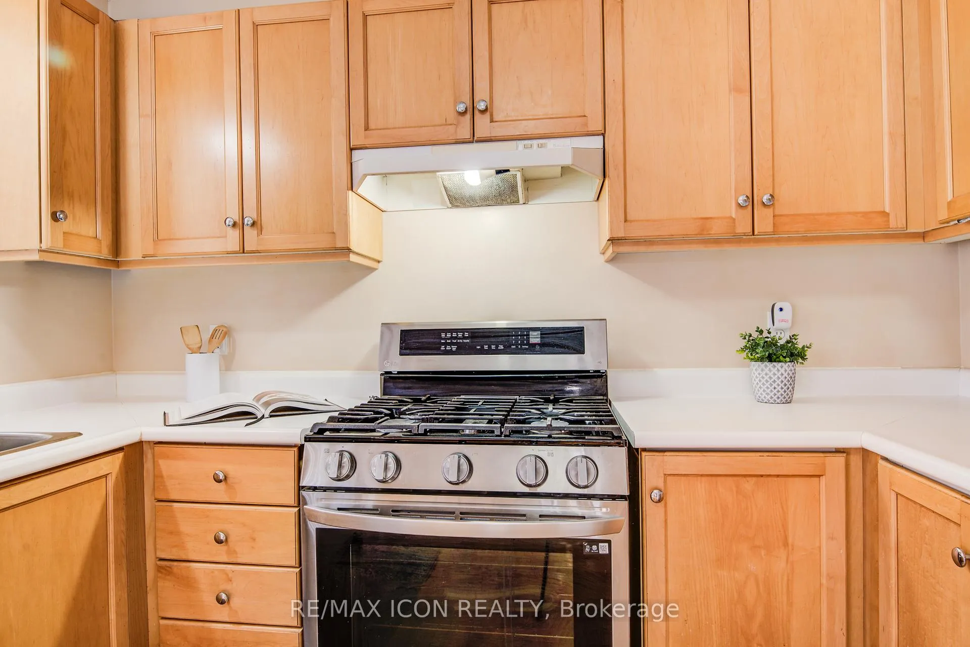 Photo 15 of 84 Endeavour Drive, Cambridge — HOMEH