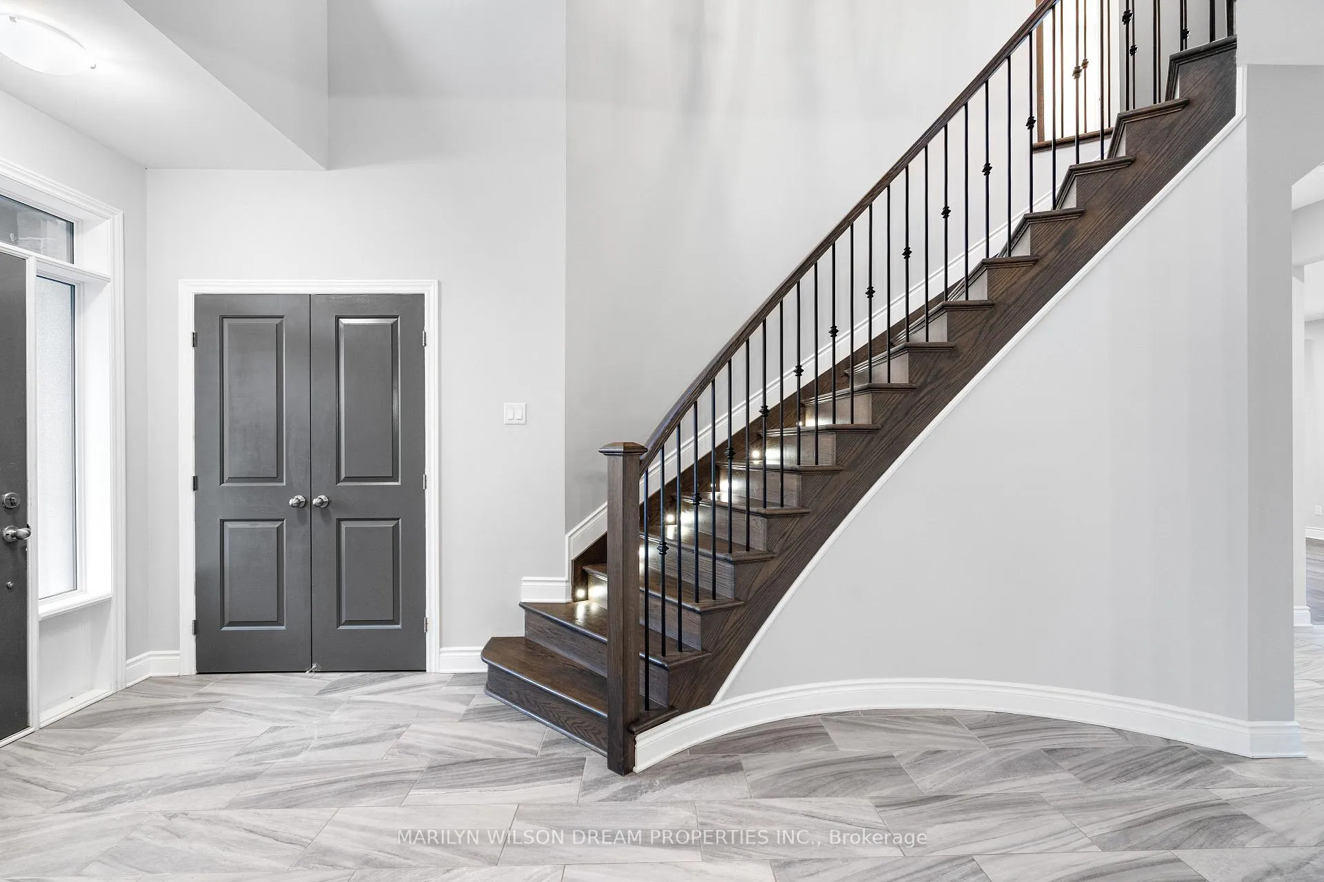 Photo 4 of 110 Talos Circle, Ottawa, Richmond — HOMEH